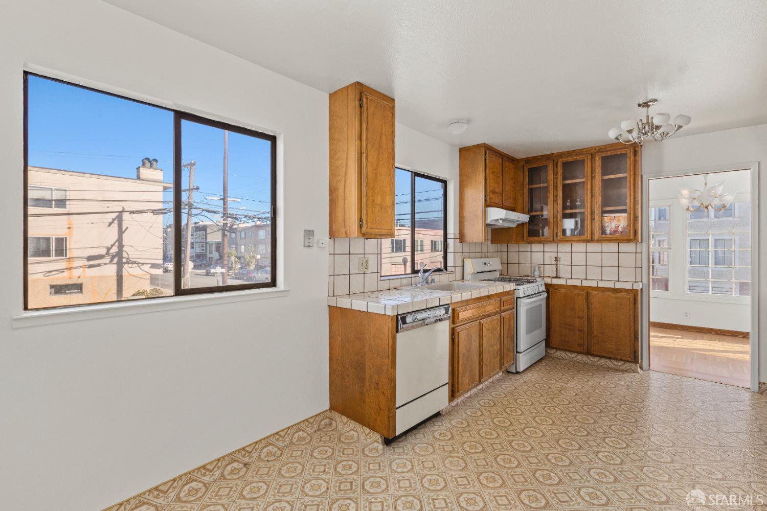 Detail Gallery Image 13 of 37 For 1301 48th Ave, San Francisco,  CA 94122 - 3 Beds | 3/1 Baths