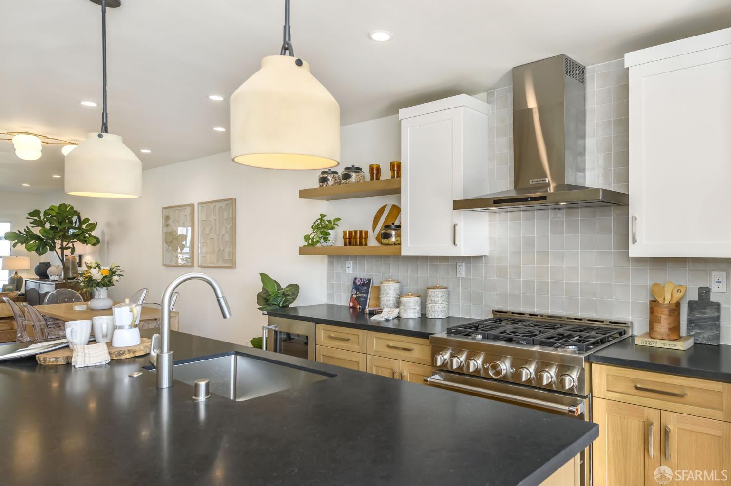 Detail Gallery Image 11 of 37 For 155 Flood Ave, San Francisco,  CA 94131 - 3 Beds | 2/1 Baths