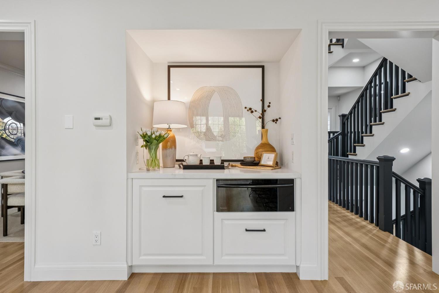 Detail Gallery Image 16 of 72 For 330 Locust St, San Francisco,  CA 94118 - 5 Beds | 5/1 Baths