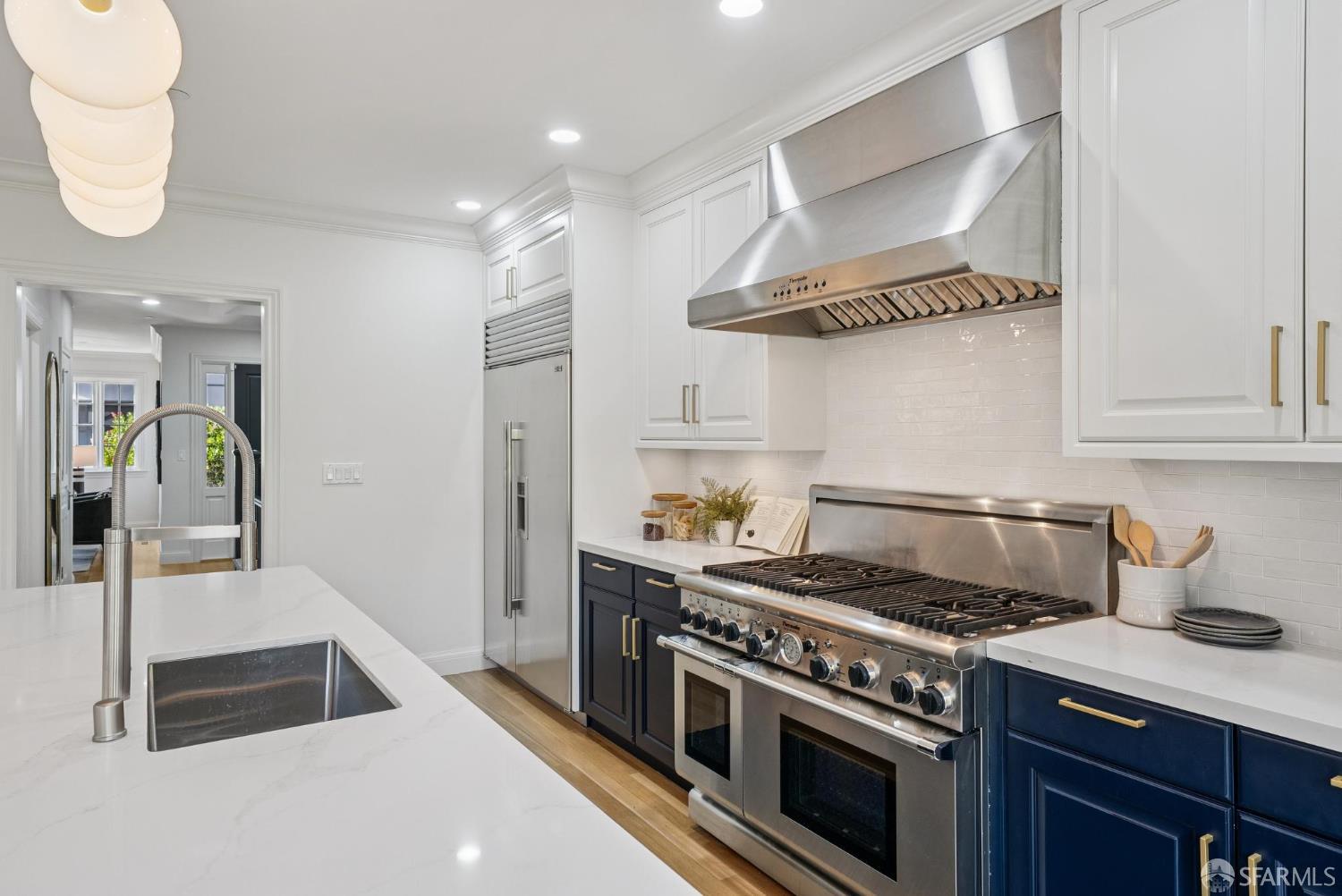 Detail Gallery Image 21 of 72 For 330 Locust St, San Francisco,  CA 94118 - 5 Beds | 5/1 Baths