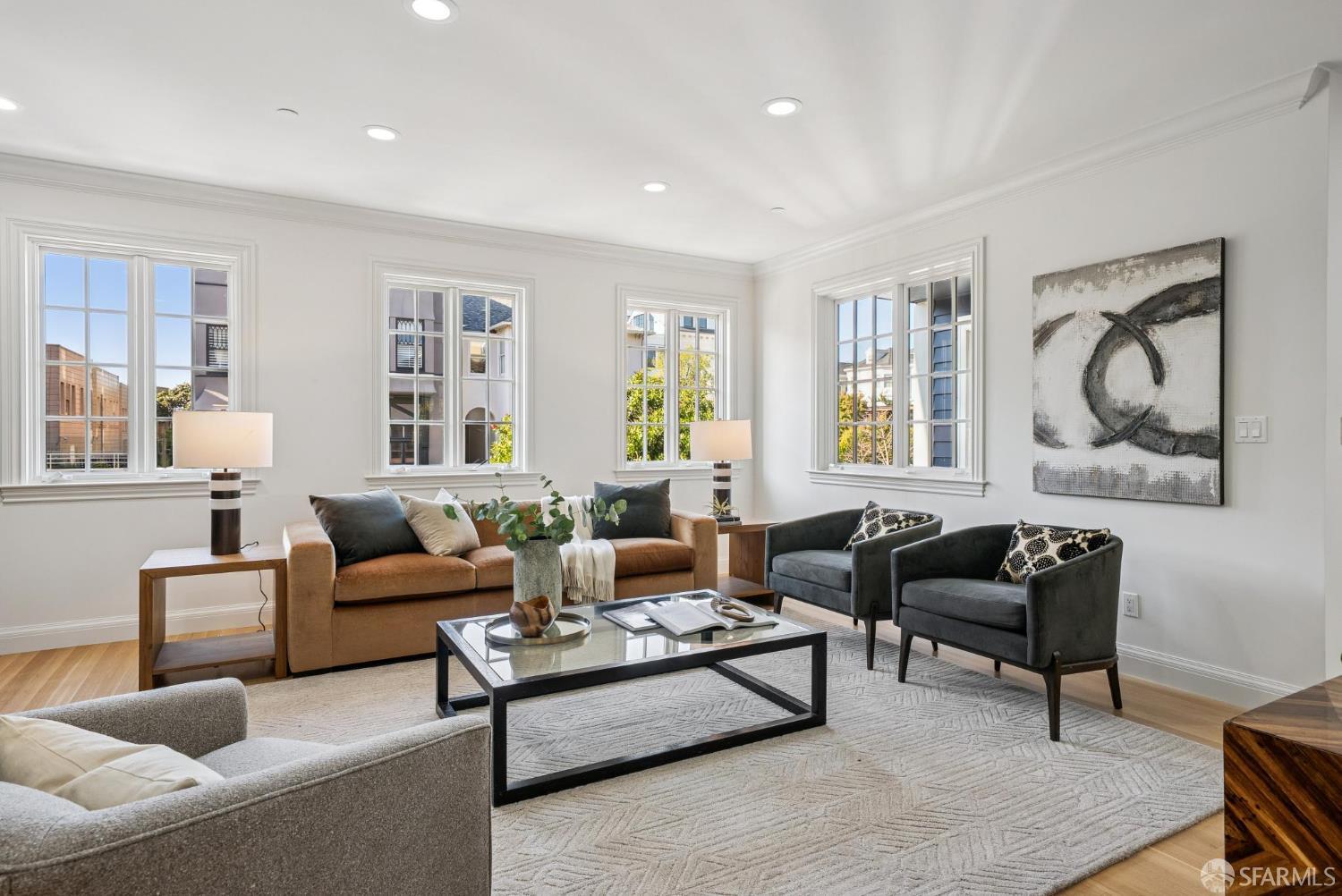 Detail Gallery Image 7 of 72 For 330 Locust St, San Francisco,  CA 94118 - 5 Beds | 5/1 Baths