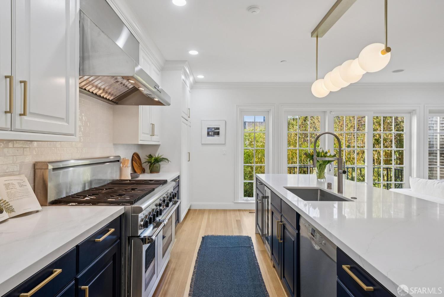 Detail Gallery Image 20 of 72 For 330 Locust St, San Francisco,  CA 94118 - 5 Beds | 5/1 Baths