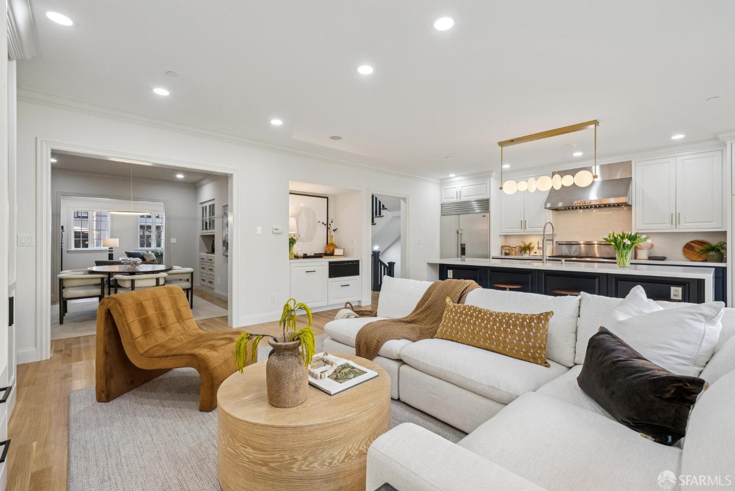 Detail Gallery Image 13 of 72 For 330 Locust St, San Francisco,  CA 94118 - 5 Beds | 5/1 Baths