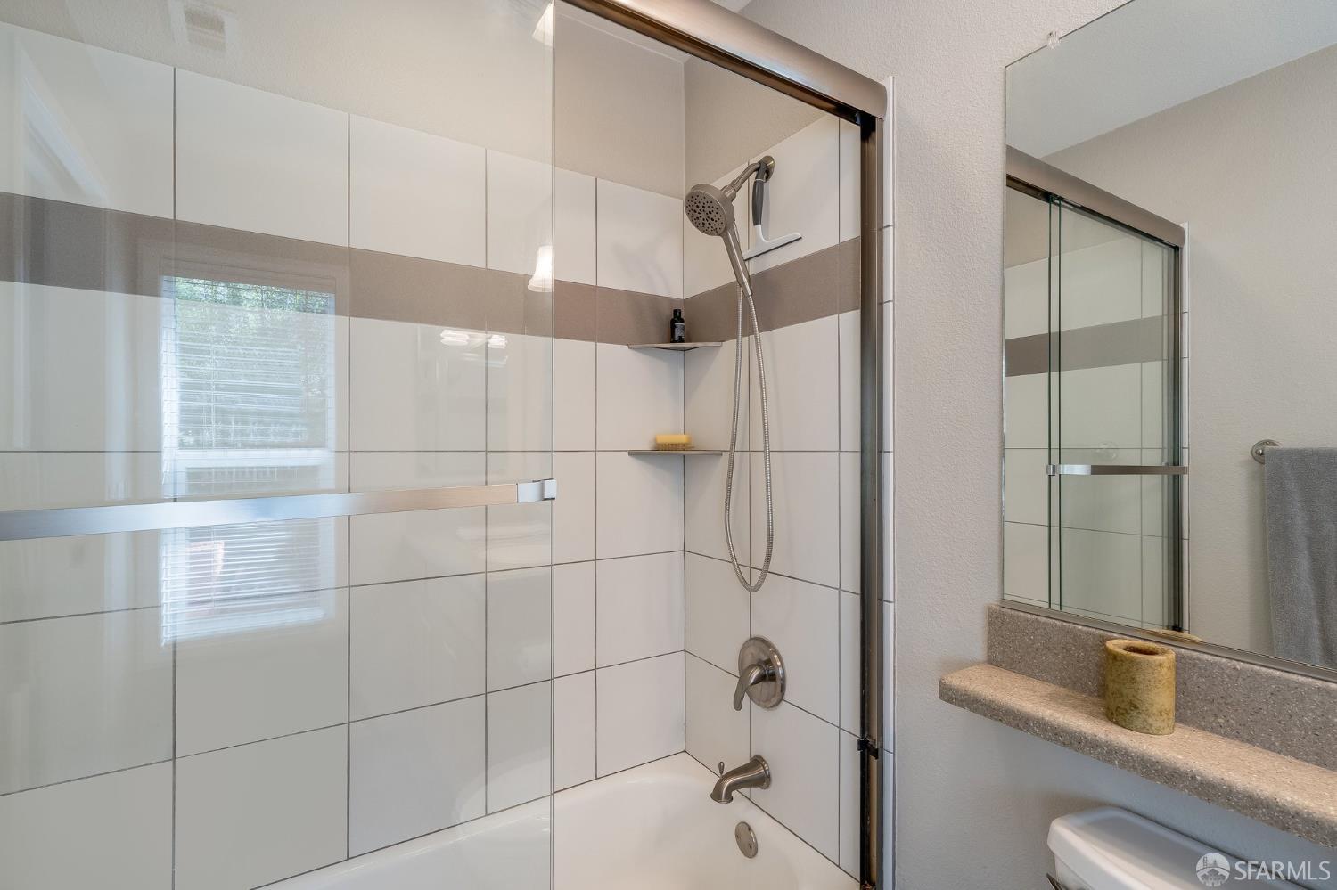 Detail Gallery Image 22 of 38 For 173 Glorietta Blvd, Orinda,  CA 94563 - 3 Beds | 2 Baths