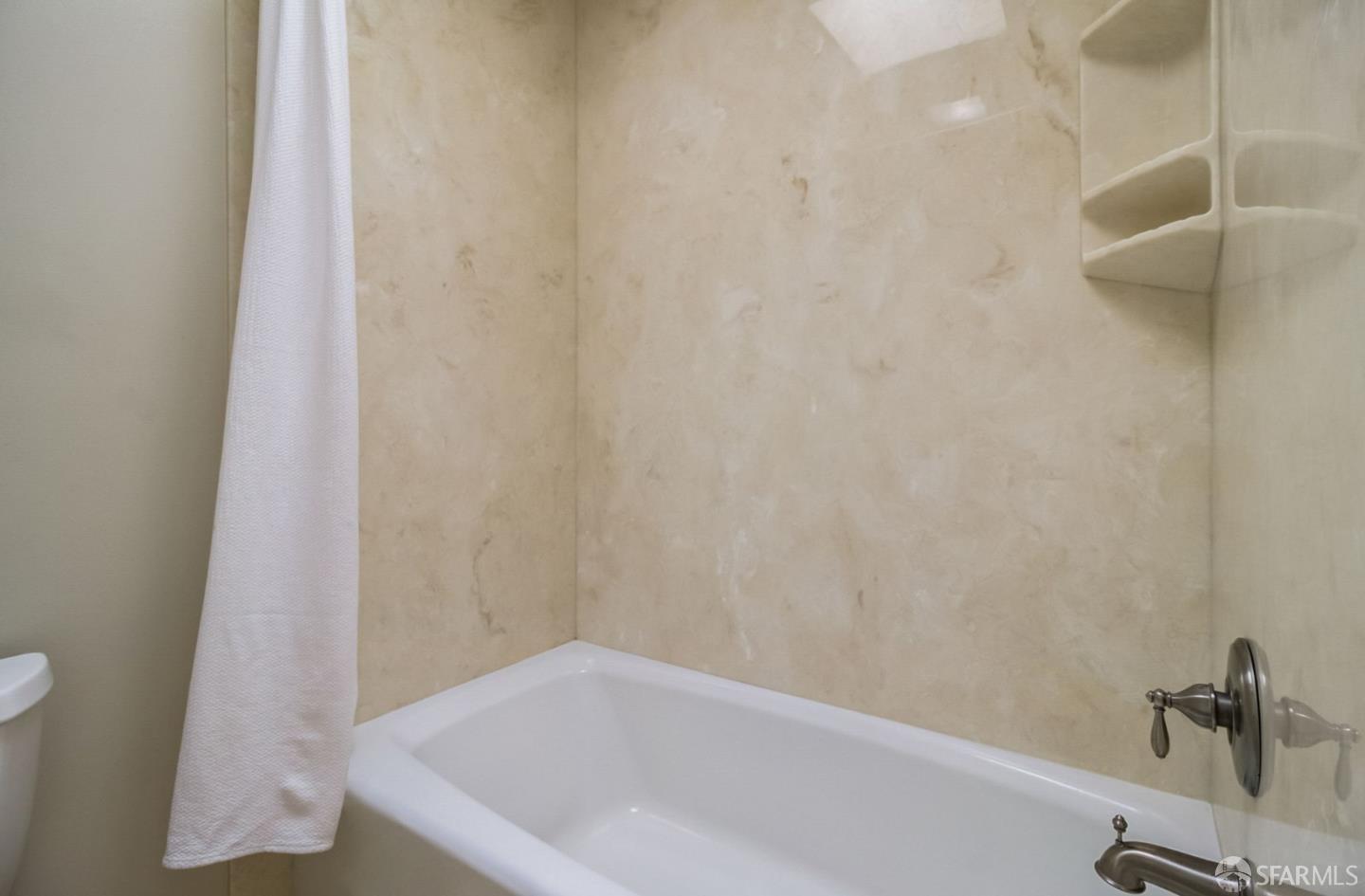 Detail Gallery Image 15 of 35 For 1210 Bellevue Ave #403,  Burlingame,  CA 94010 - 1 Beds | 1 Baths