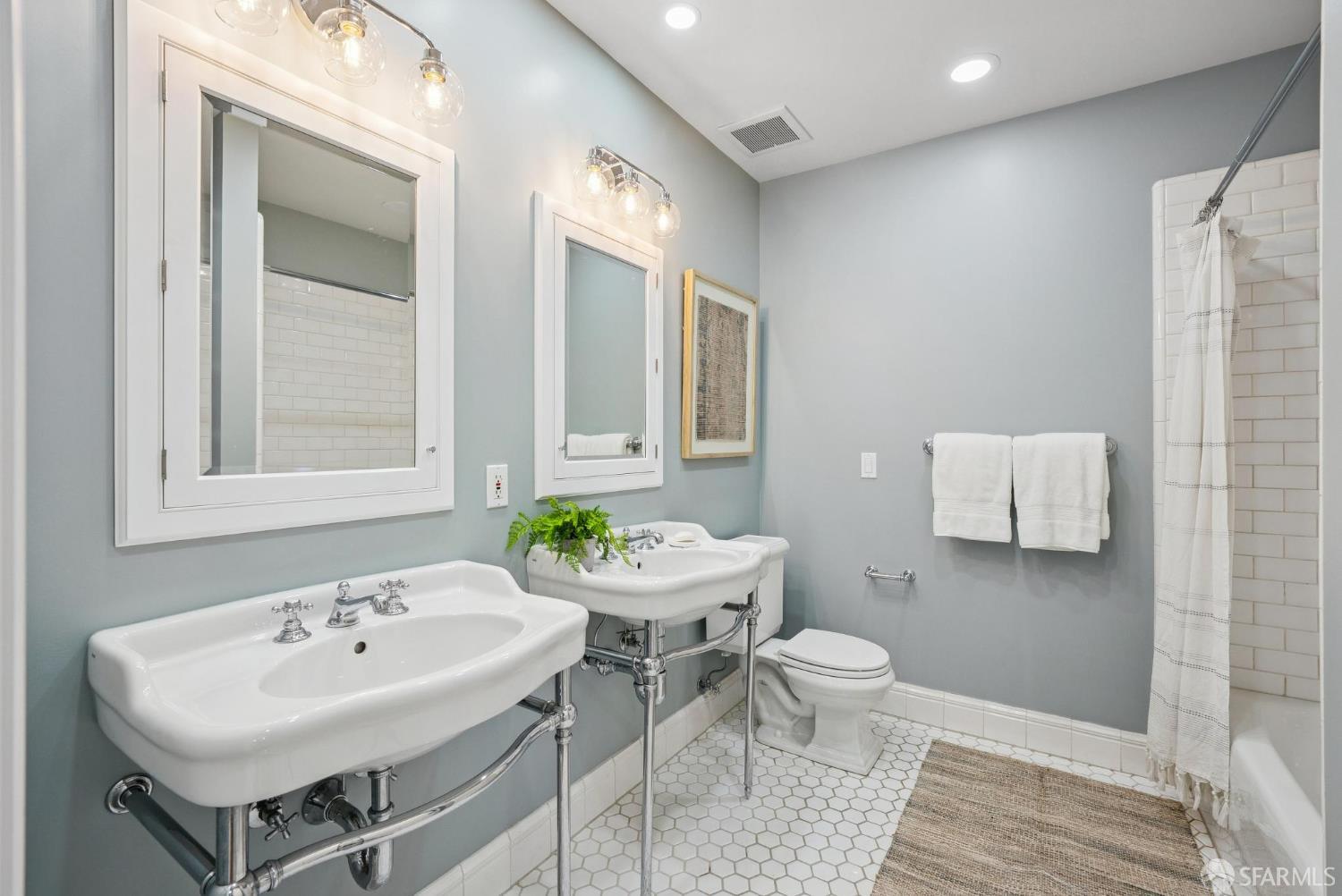 Detail Gallery Image 36 of 72 For 330 Locust St, San Francisco,  CA 94118 - 5 Beds | 5/1 Baths