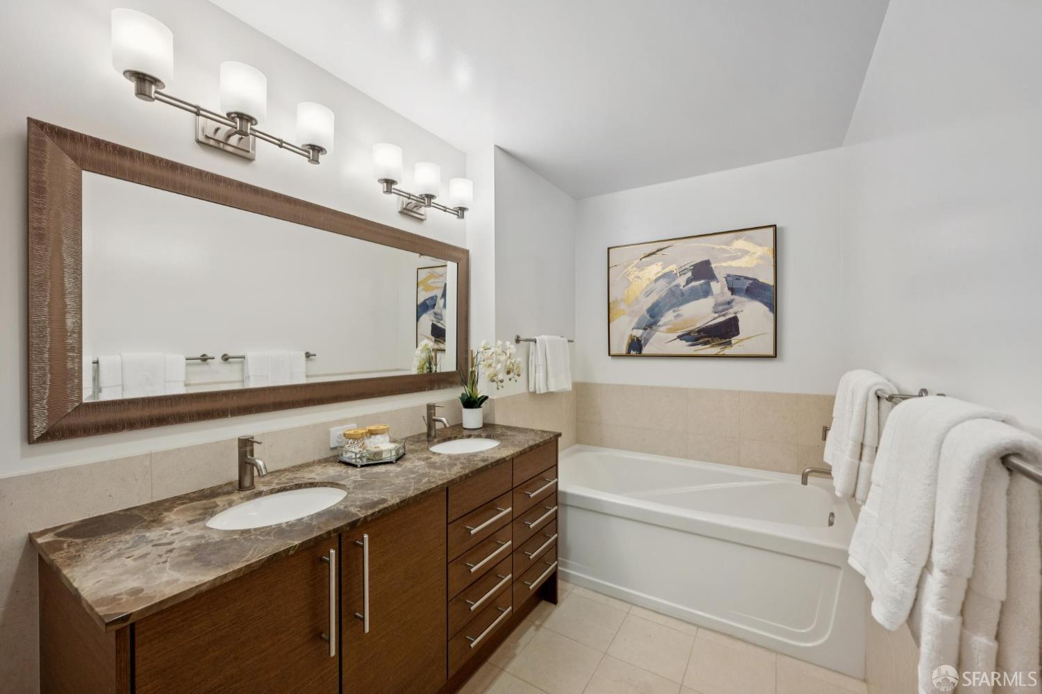 Photo #13: 425091375 Listing: Photo #13