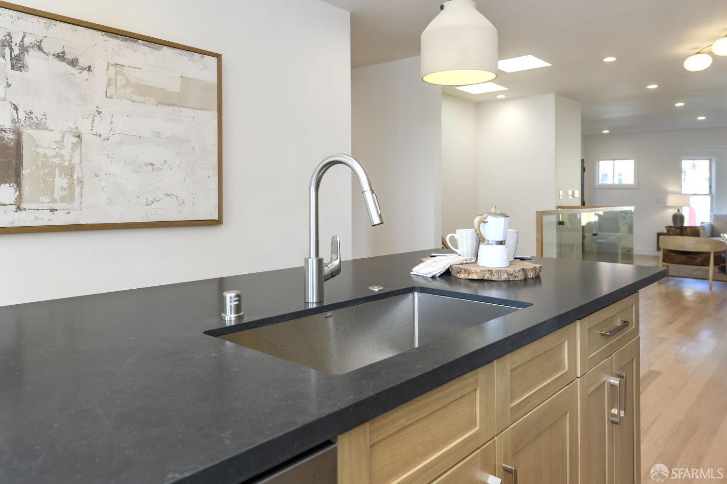 Detail Gallery Image 10 of 37 For 155 Flood Ave, San Francisco,  CA 94131 - 3 Beds | 2/1 Baths