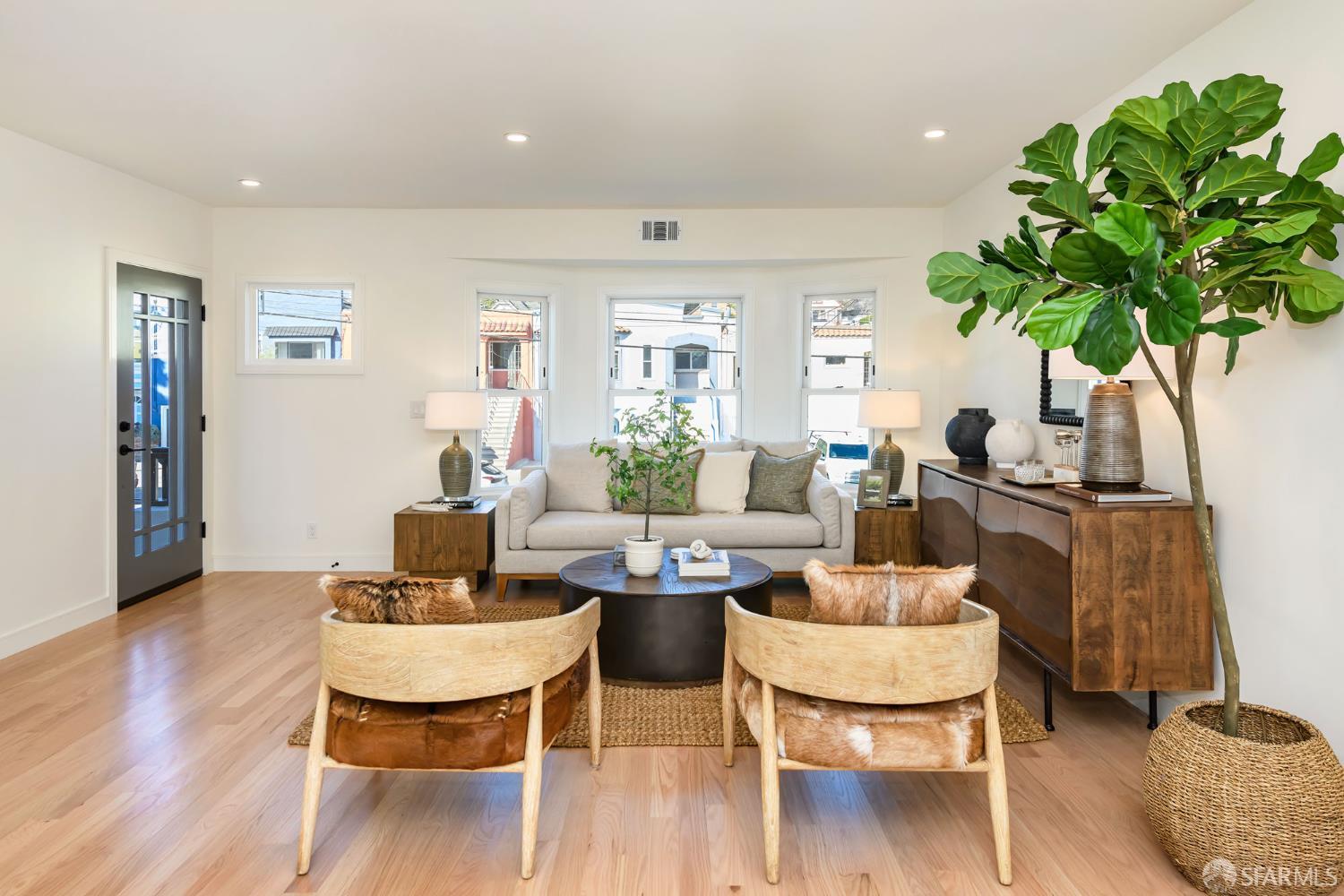 Detail Gallery Image 4 of 37 For 155 Flood Ave, San Francisco,  CA 94131 - 3 Beds | 2/1 Baths