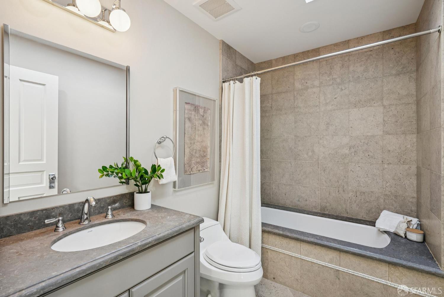 Detail Gallery Image 55 of 72 For 330 Locust St, San Francisco,  CA 94118 - 5 Beds | 5/1 Baths