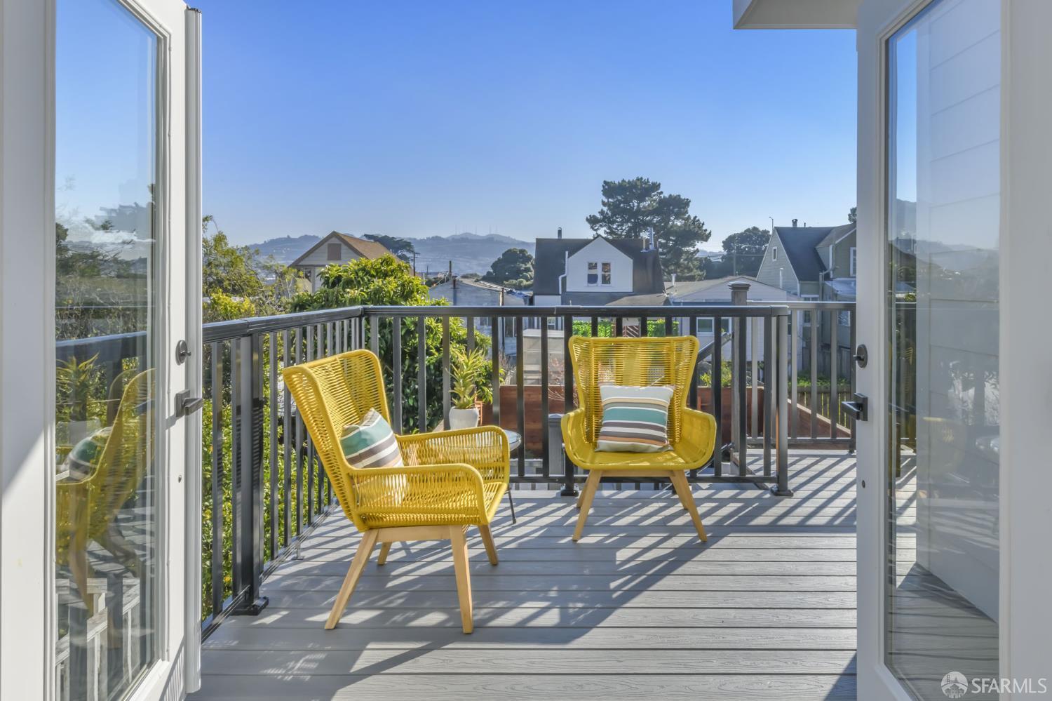 Detail Gallery Image 13 of 37 For 155 Flood Ave, San Francisco,  CA 94131 - 3 Beds | 2/1 Baths