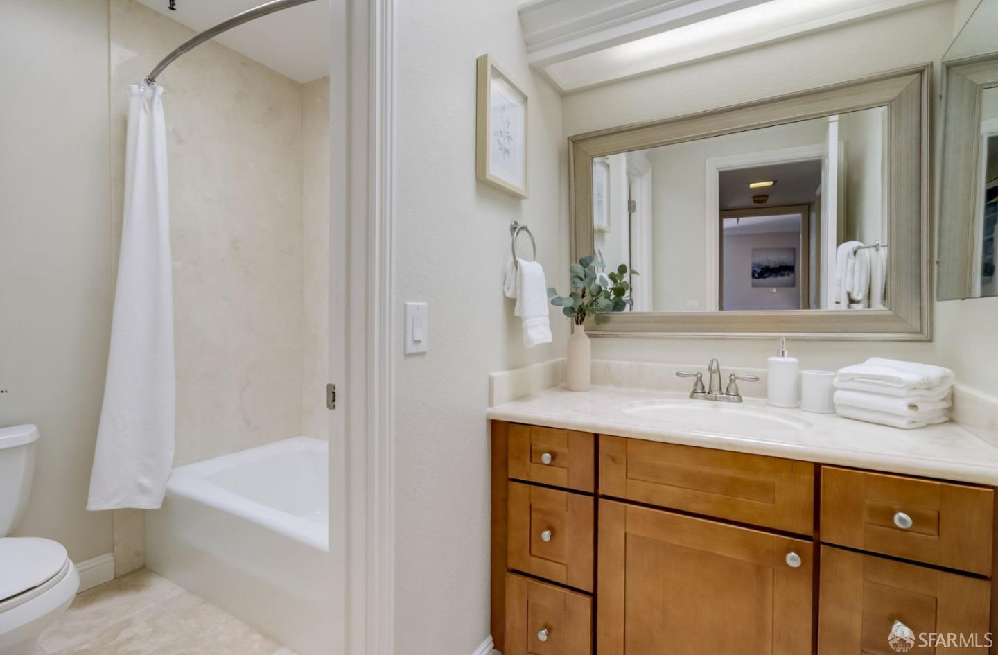 Detail Gallery Image 16 of 35 For 1210 Bellevue Ave #403,  Burlingame,  CA 94010 - 1 Beds | 1 Baths