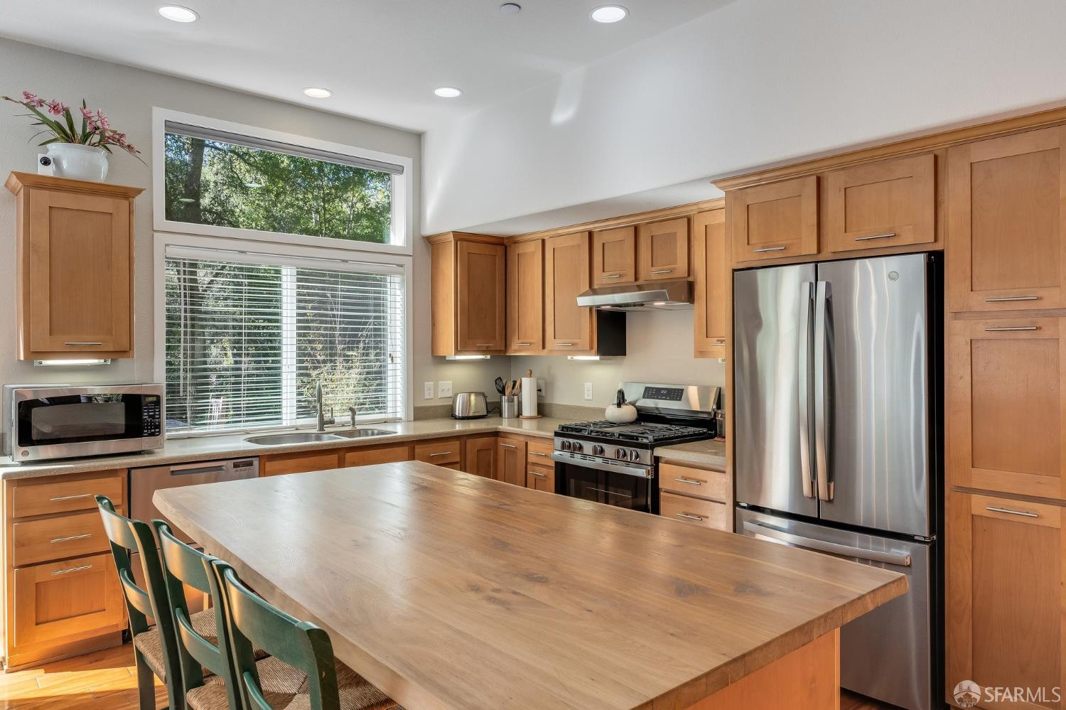 Detail Gallery Image 9 of 38 For 173 Glorietta Blvd, Orinda,  CA 94563 - 3 Beds | 2 Baths
