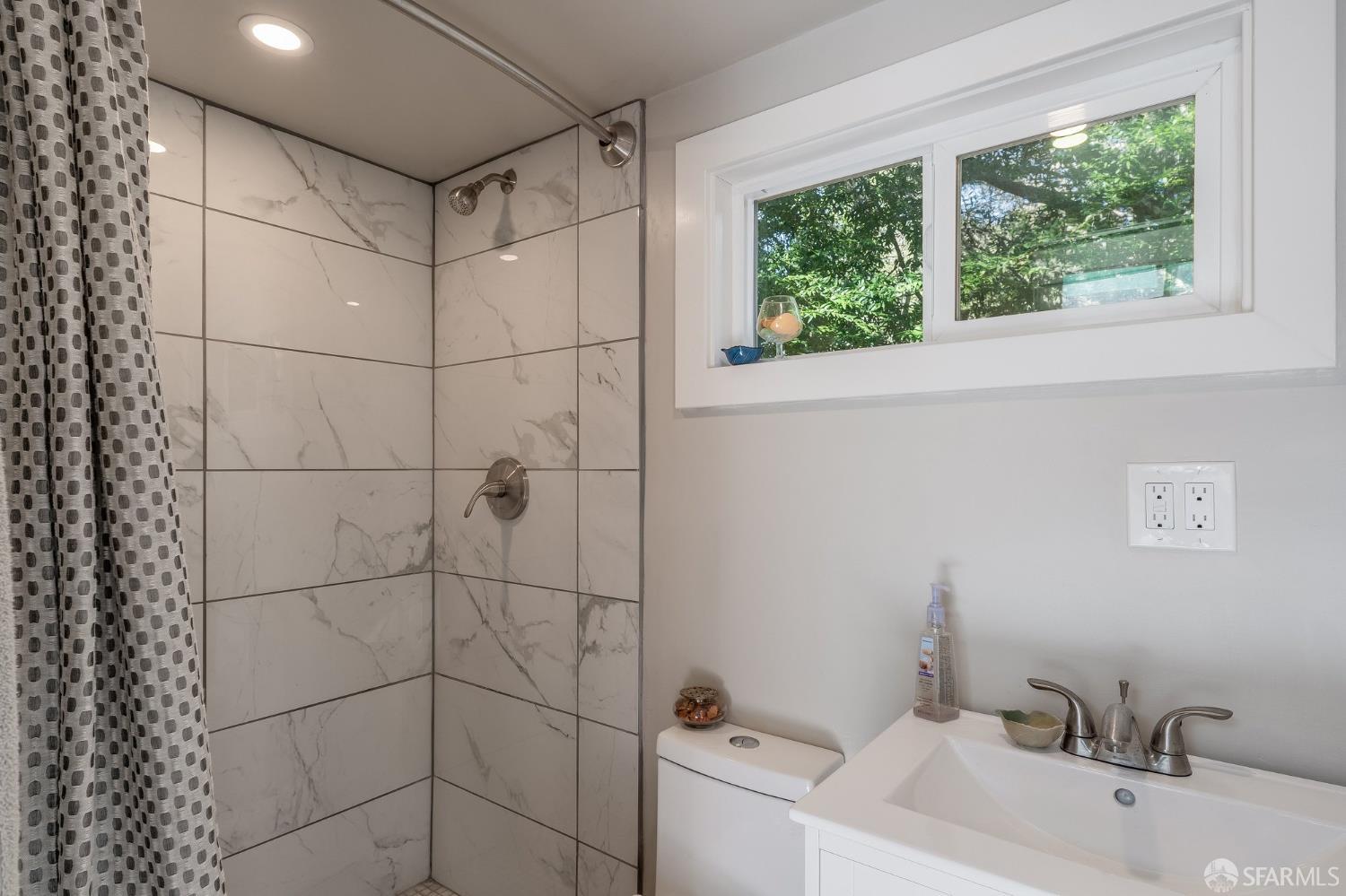 Detail Gallery Image 32 of 38 For 173 Glorietta Blvd, Orinda,  CA 94563 - 3 Beds | 2 Baths