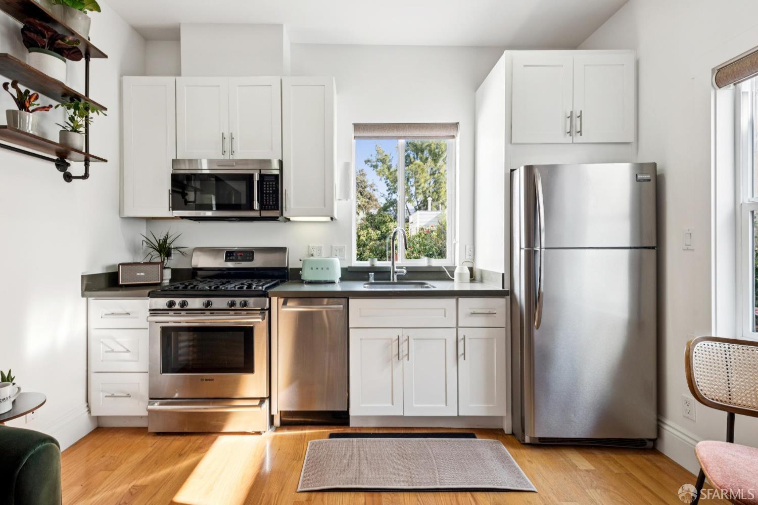 Detail Gallery Image 3 of 18 For 178 Clinton Park a,  San Francisco,  CA 94103 - 0 Beds | 1 Baths