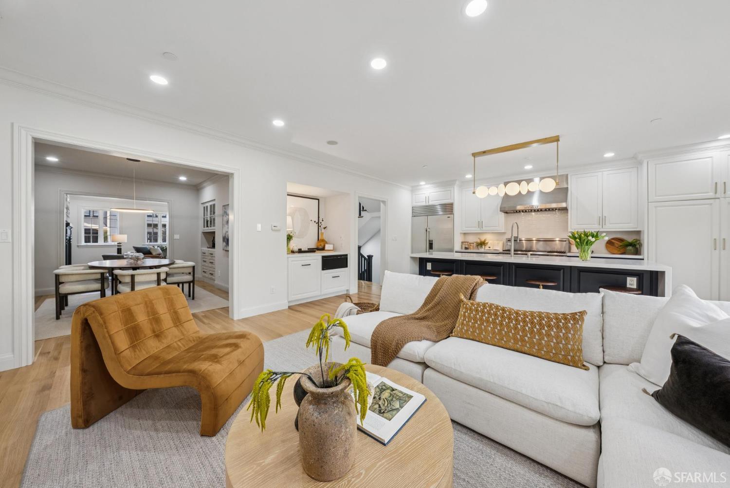 Detail Gallery Image 12 of 72 For 330 Locust St, San Francisco,  CA 94118 - 5 Beds | 5/1 Baths