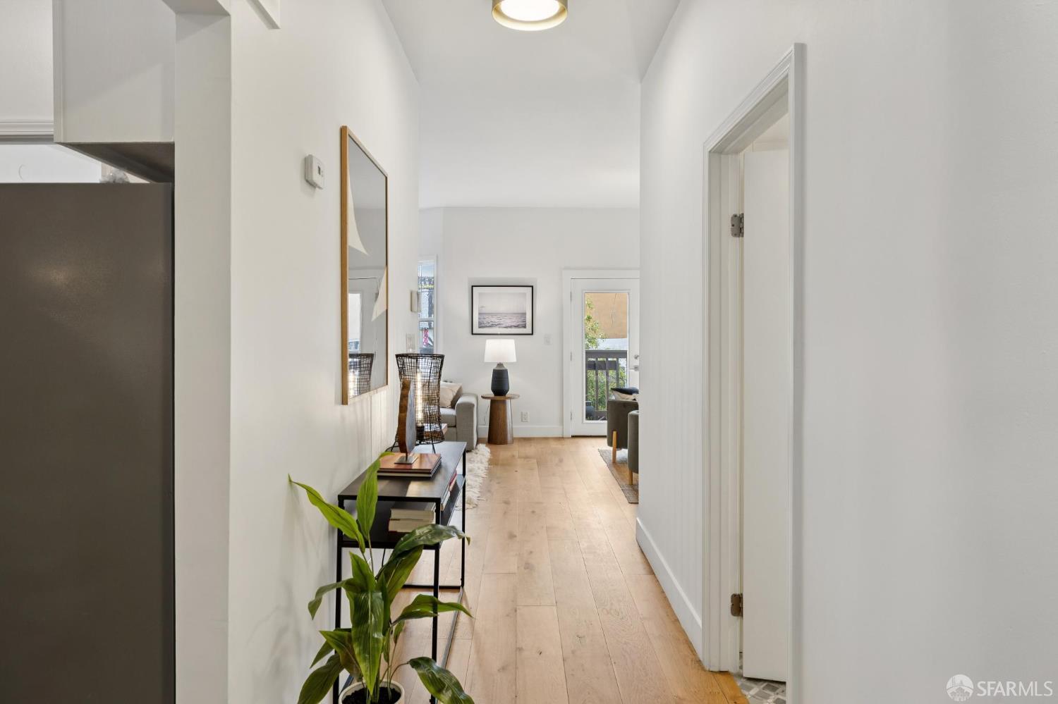 Detail Gallery Image 4 of 42 For 160 Julian Ave #3,  San Francisco,  CA 94103 - 2 Beds | 1 Baths