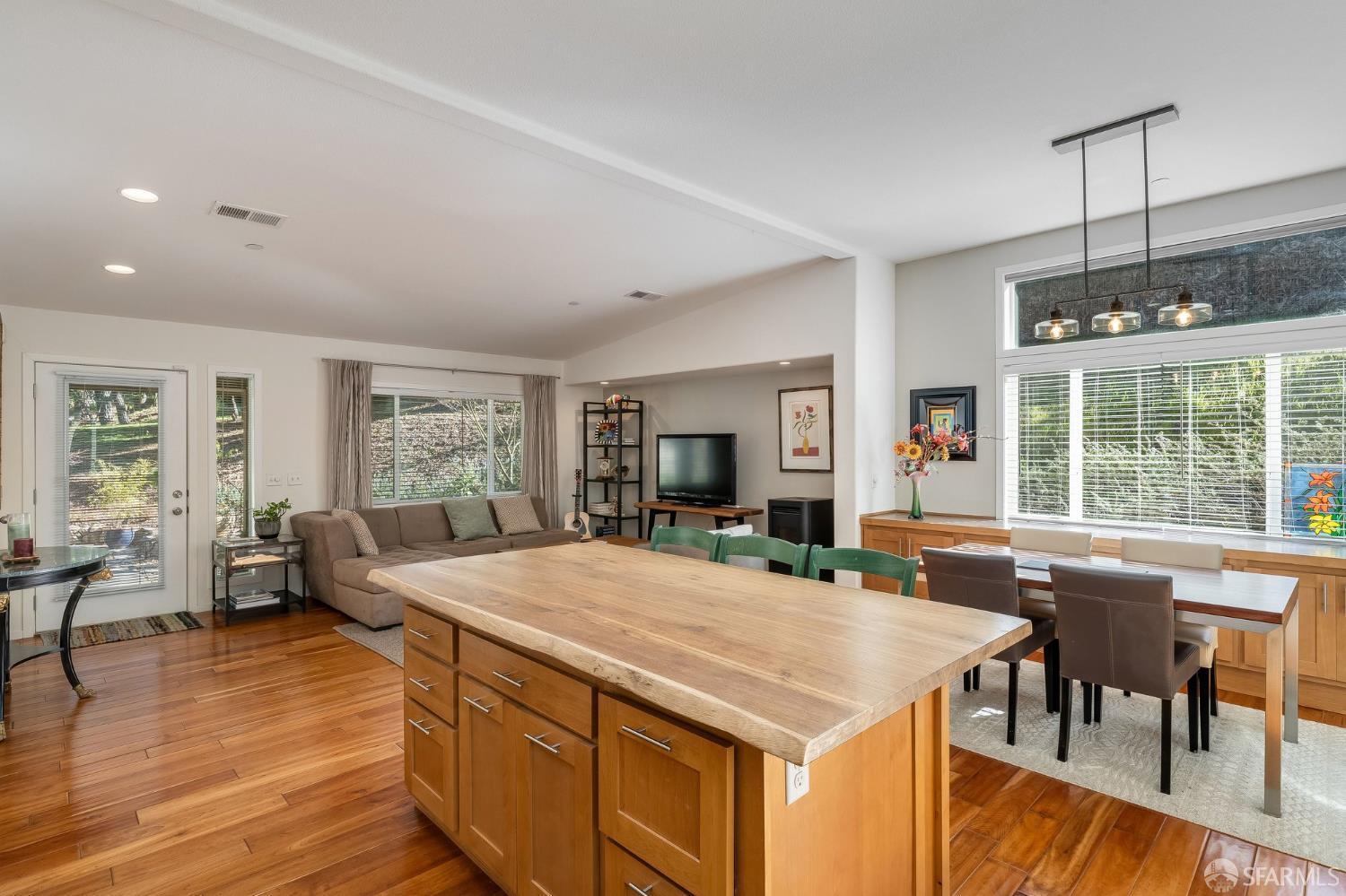 Detail Gallery Image 12 of 38 For 173 Glorietta Blvd, Orinda,  CA 94563 - 3 Beds | 2 Baths