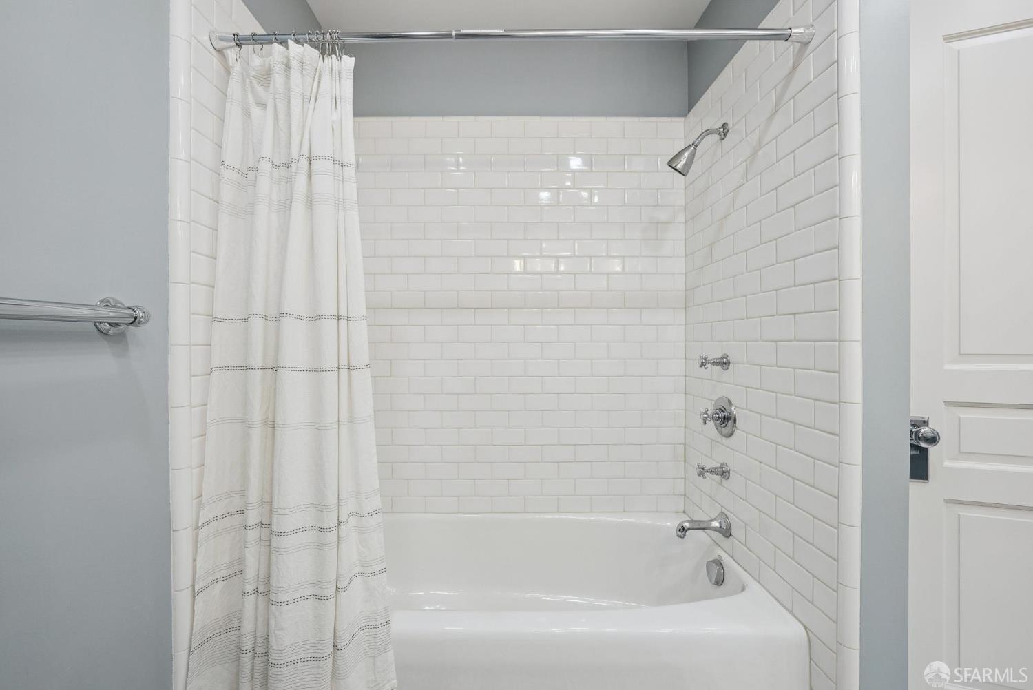 Detail Gallery Image 37 of 72 For 330 Locust St, San Francisco,  CA 94118 - 5 Beds | 5/1 Baths