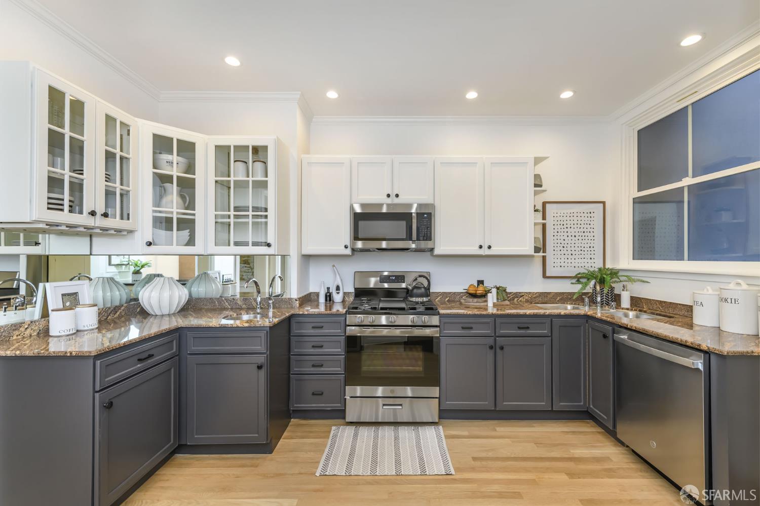 Detail Gallery Image 6 of 34 For 1701 Broadway #1,  San Francisco,  CA 94109 - 2 Beds | 2 Baths