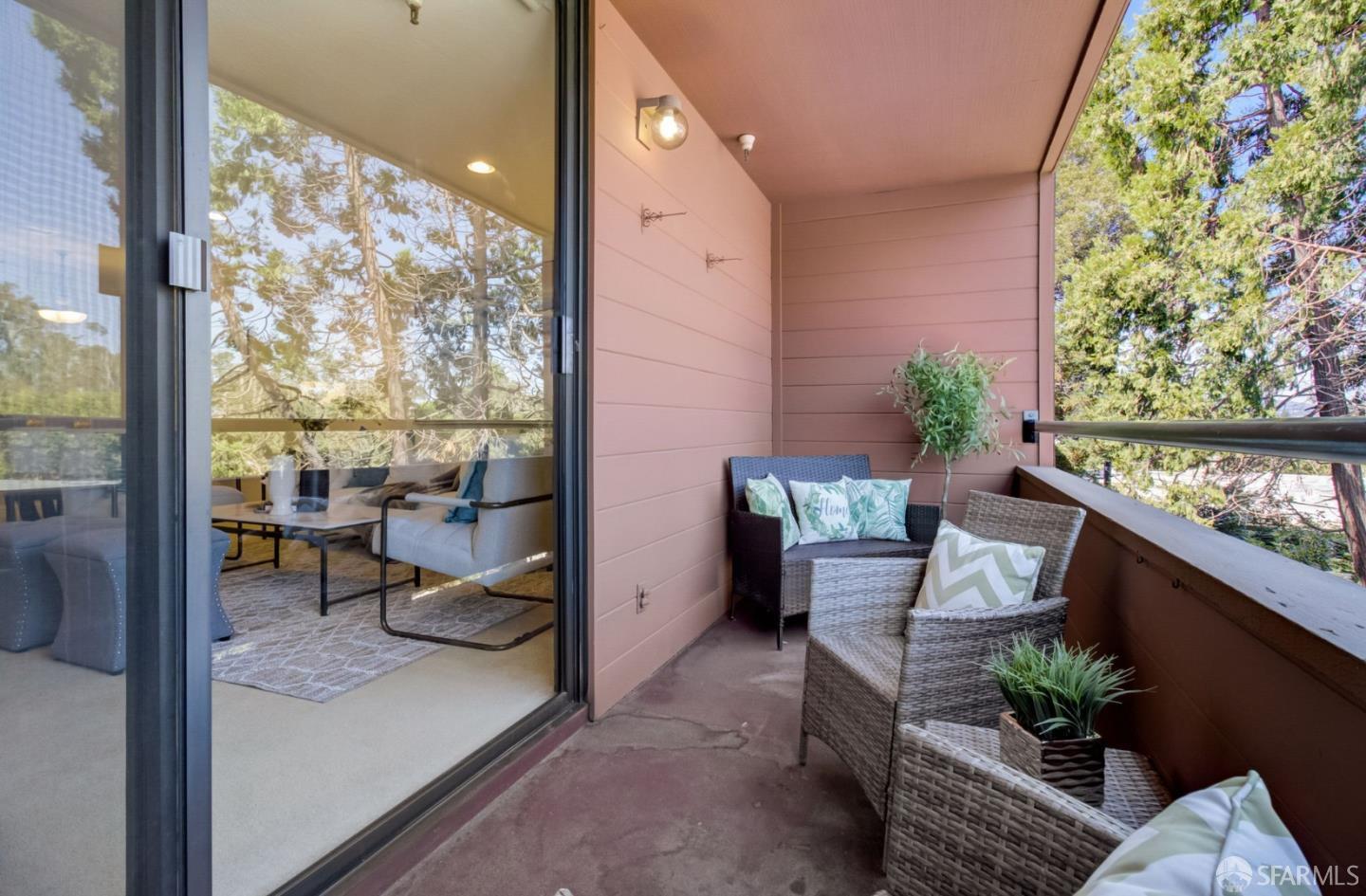 Detail Gallery Image 20 of 35 For 1210 Bellevue Ave #403,  Burlingame,  CA 94010 - 1 Beds | 1 Baths