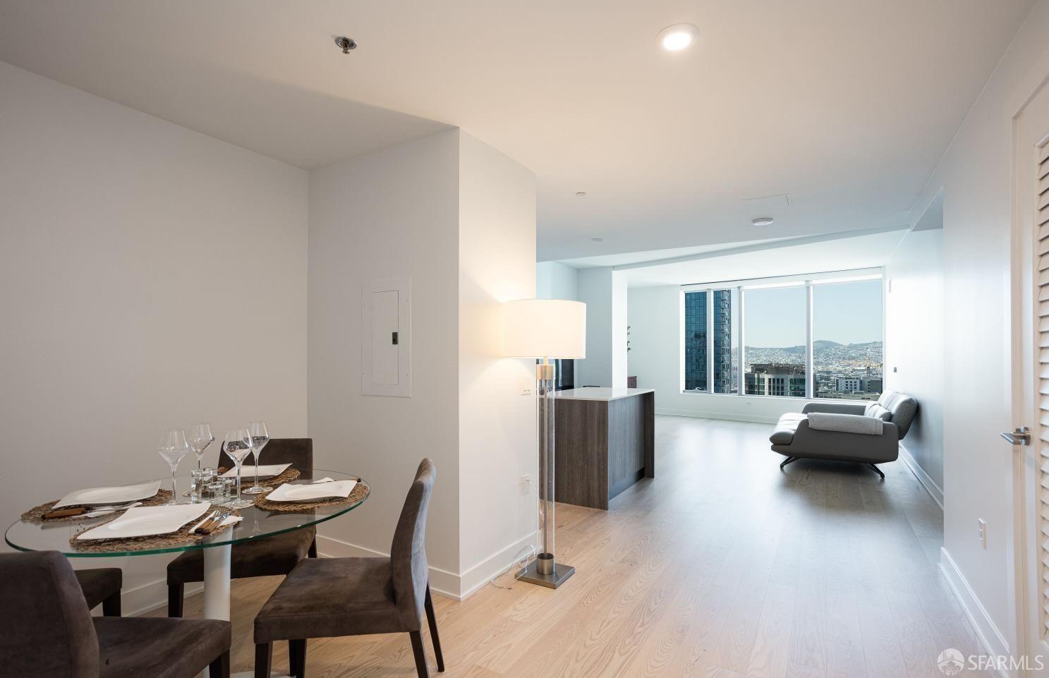 Photo #4: 426101602 Listing: Photo #4