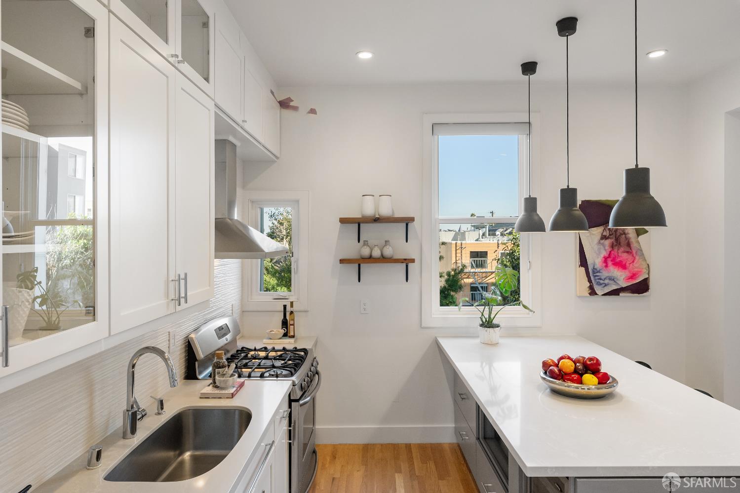 Detail Gallery Image 9 of 30 For 1159 Church St, San Francisco,  CA 94114 - 3 Beds | 3 Baths