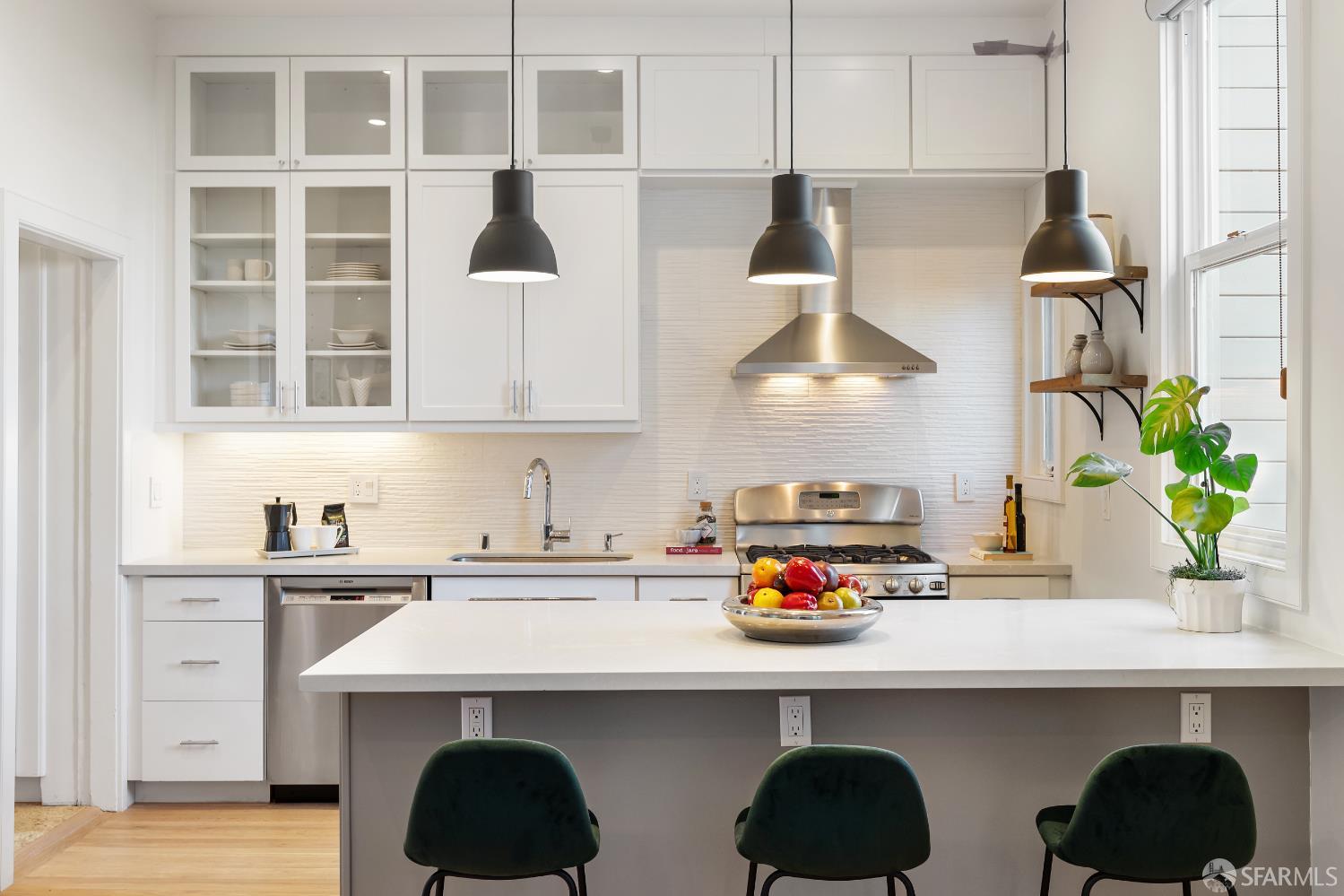 Detail Gallery Image 10 of 30 For 1159 Church St, San Francisco,  CA 94114 - 3 Beds | 3 Baths