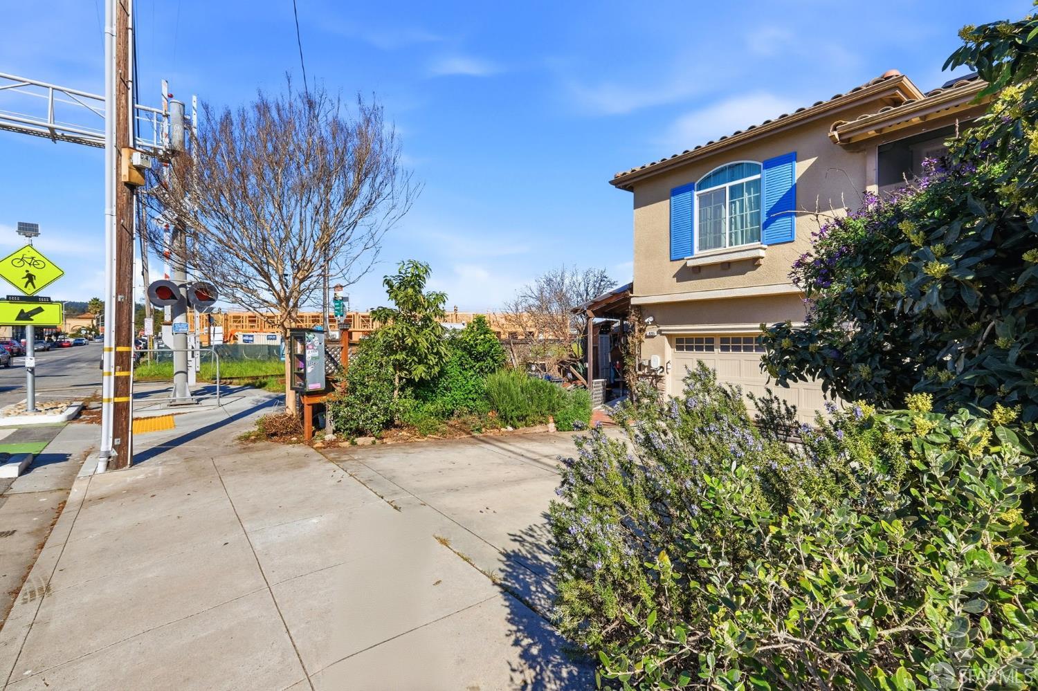 Detail Gallery Image 3 of 48 For 820 Almar Ave, Santa Cruz,  CA 95060 - 3 Beds | 2/1 Baths