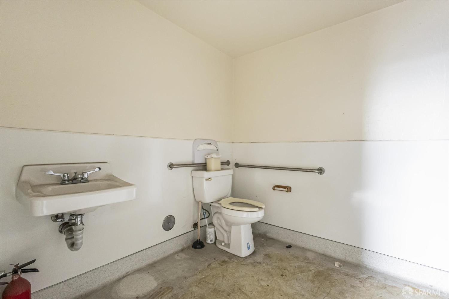 Detail Gallery Image 45 of 72 For 1733 Leavenworth St, San Francisco,  CA 94109 - – Beds | – Baths