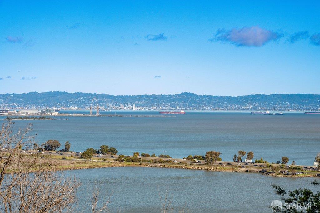 Detail Gallery Image 33 of 65 For 169 Tulare St, Brisbane,  CA 94005 - 4 Beds | 3 Baths