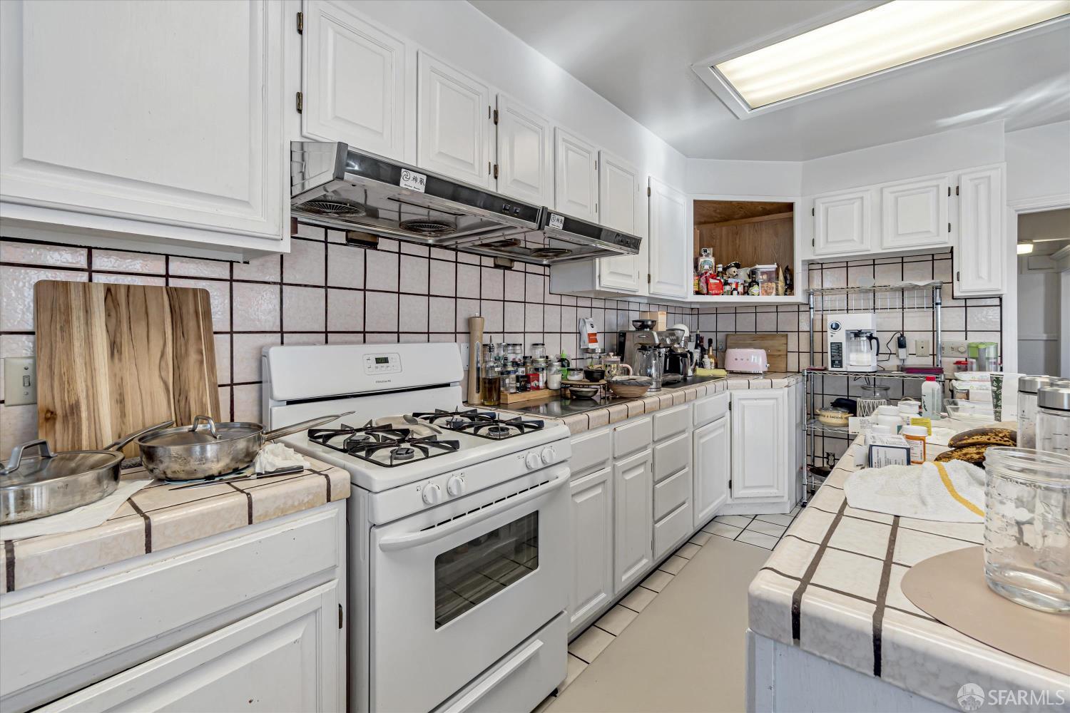 Detail Gallery Image 11 of 72 For 1733 Leavenworth St, San Francisco,  CA 94109 - – Beds | – Baths