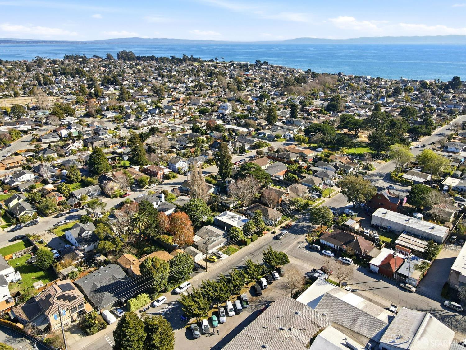 Detail Gallery Image 39 of 48 For 820 Almar Ave, Santa Cruz,  CA 95060 - 3 Beds | 2/1 Baths