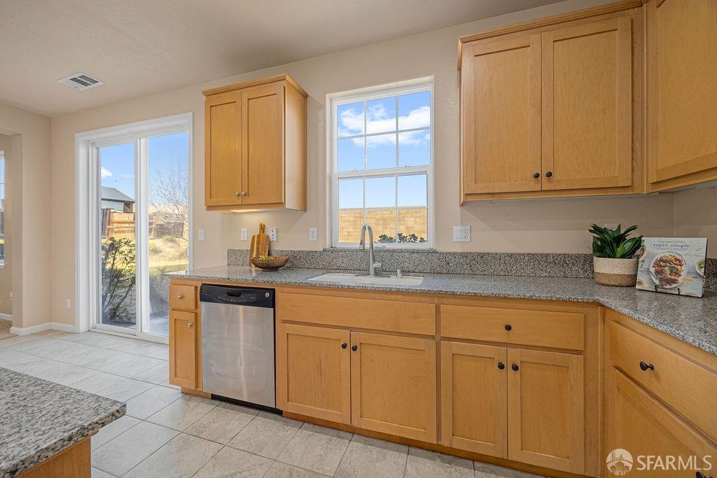 Detail Gallery Image 17 of 59 For 4531 Le Conte Cir, Antioch,  CA 94531 - 5 Beds | 3/1 Baths