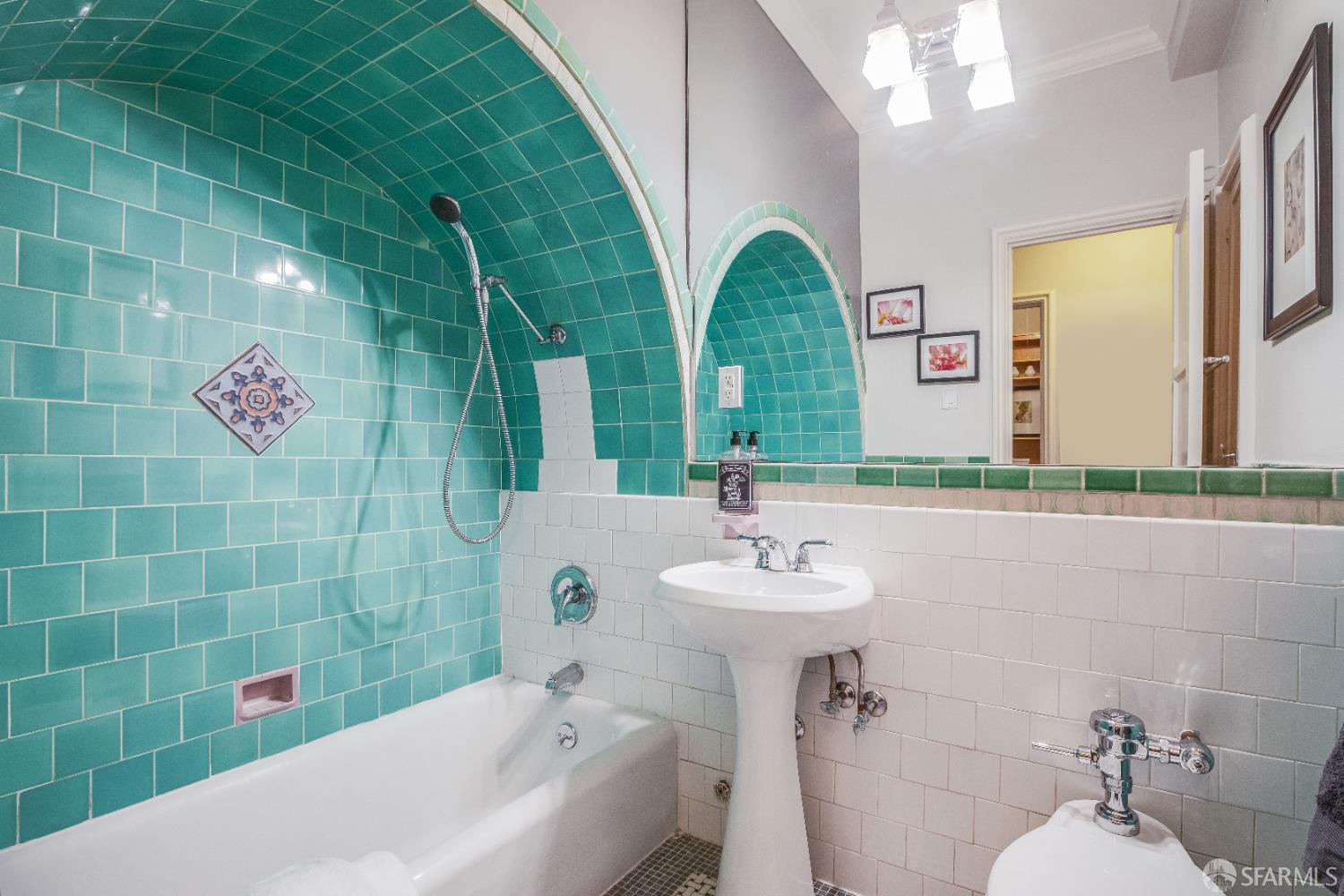 Detail Gallery Image 26 of 56 For 2701 Van Ness Ave #403,  San Francisco,  CA 94109 - 0 Beds | 1 Baths