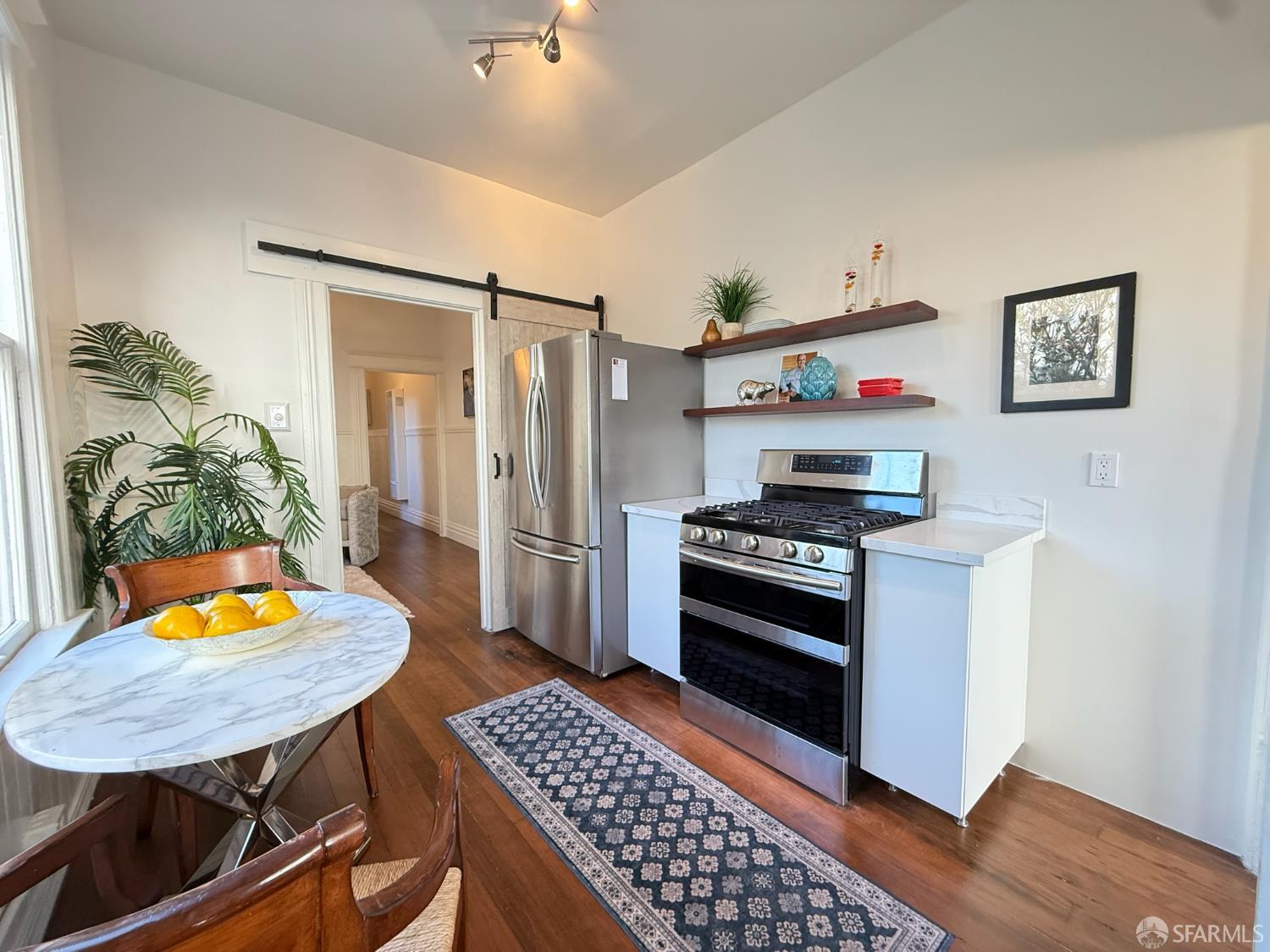 Detail Gallery Image 9 of 15 For 39 Moss St, San Francisco,  CA 94103 - 2 Beds | 1 Baths