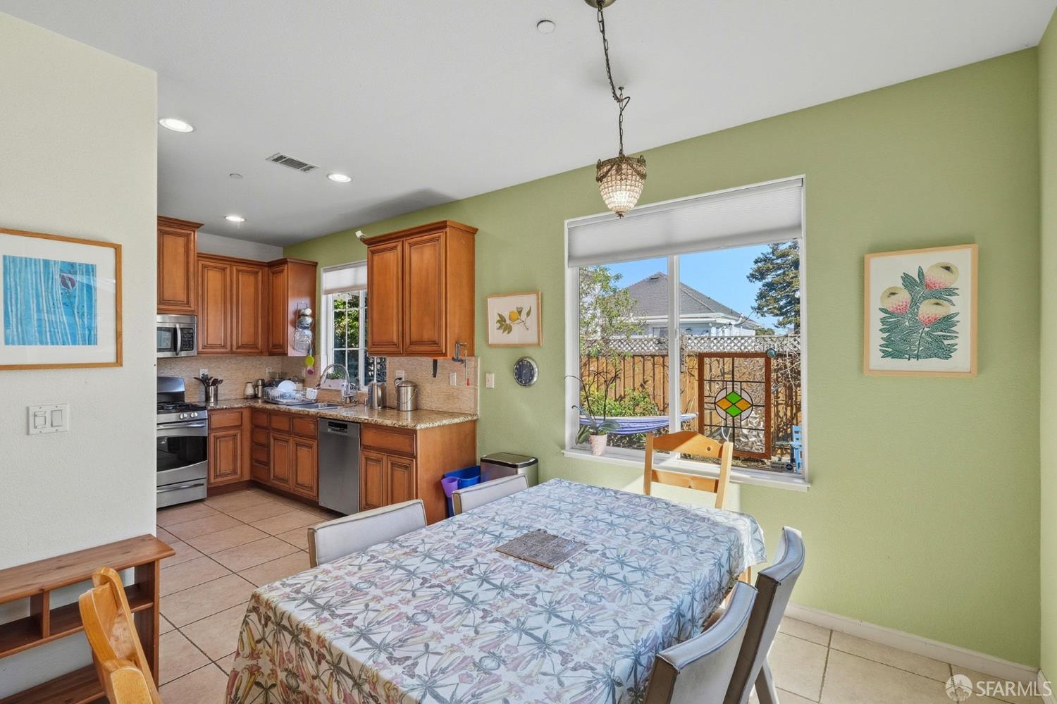 Detail Gallery Image 11 of 48 For 820 Almar Ave, Santa Cruz,  CA 95060 - 3 Beds | 2/1 Baths