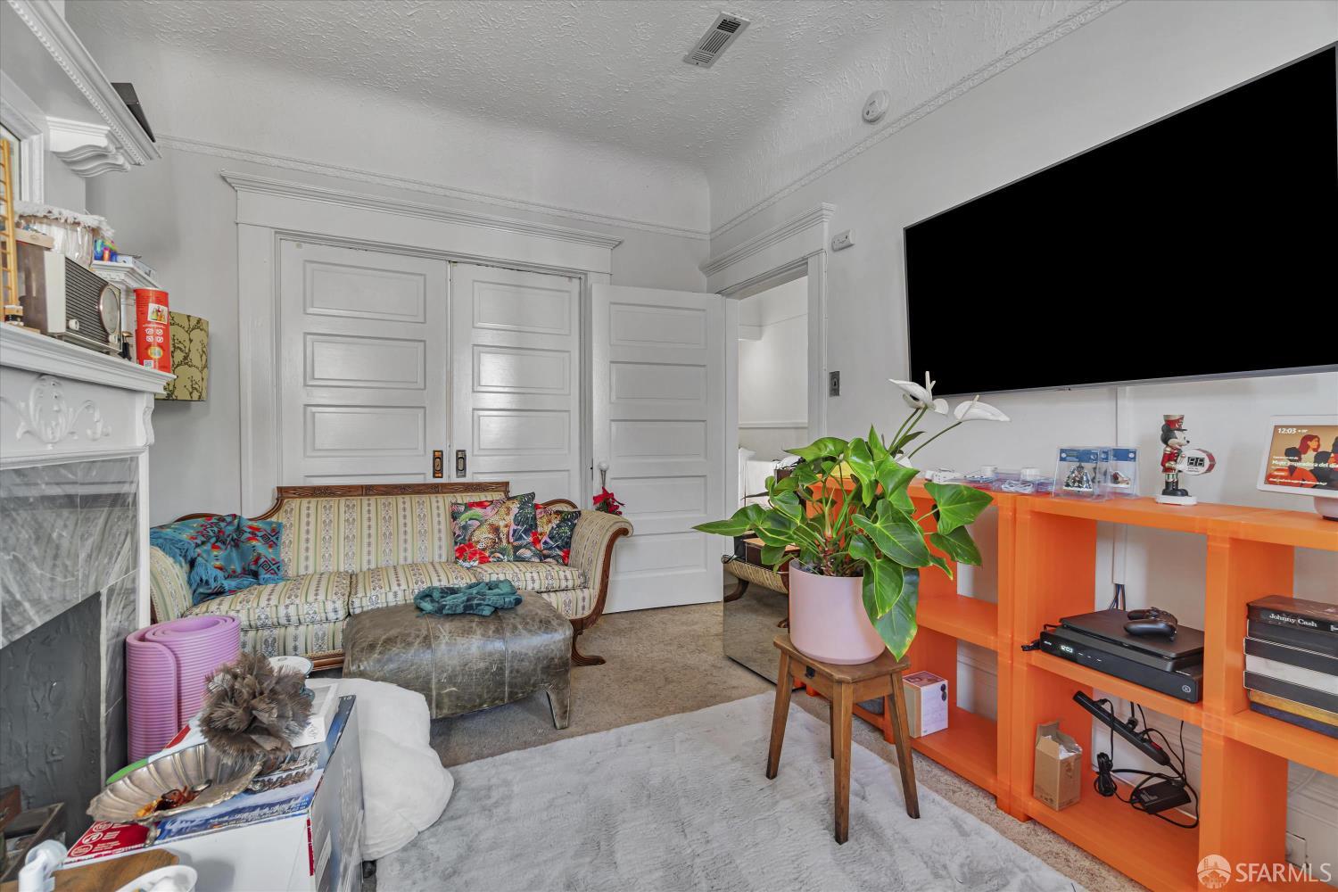 Detail Gallery Image 8 of 72 For 1733 Leavenworth St, San Francisco,  CA 94109 - – Beds | – Baths