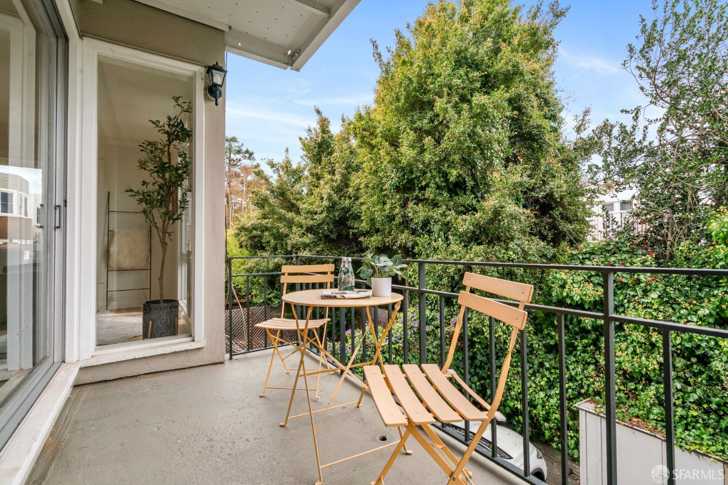 Detail Gallery Image 3 of 36 For 1734 Bay St #106,  San Francisco,  CA 94123 - 2 Beds | 1 Baths