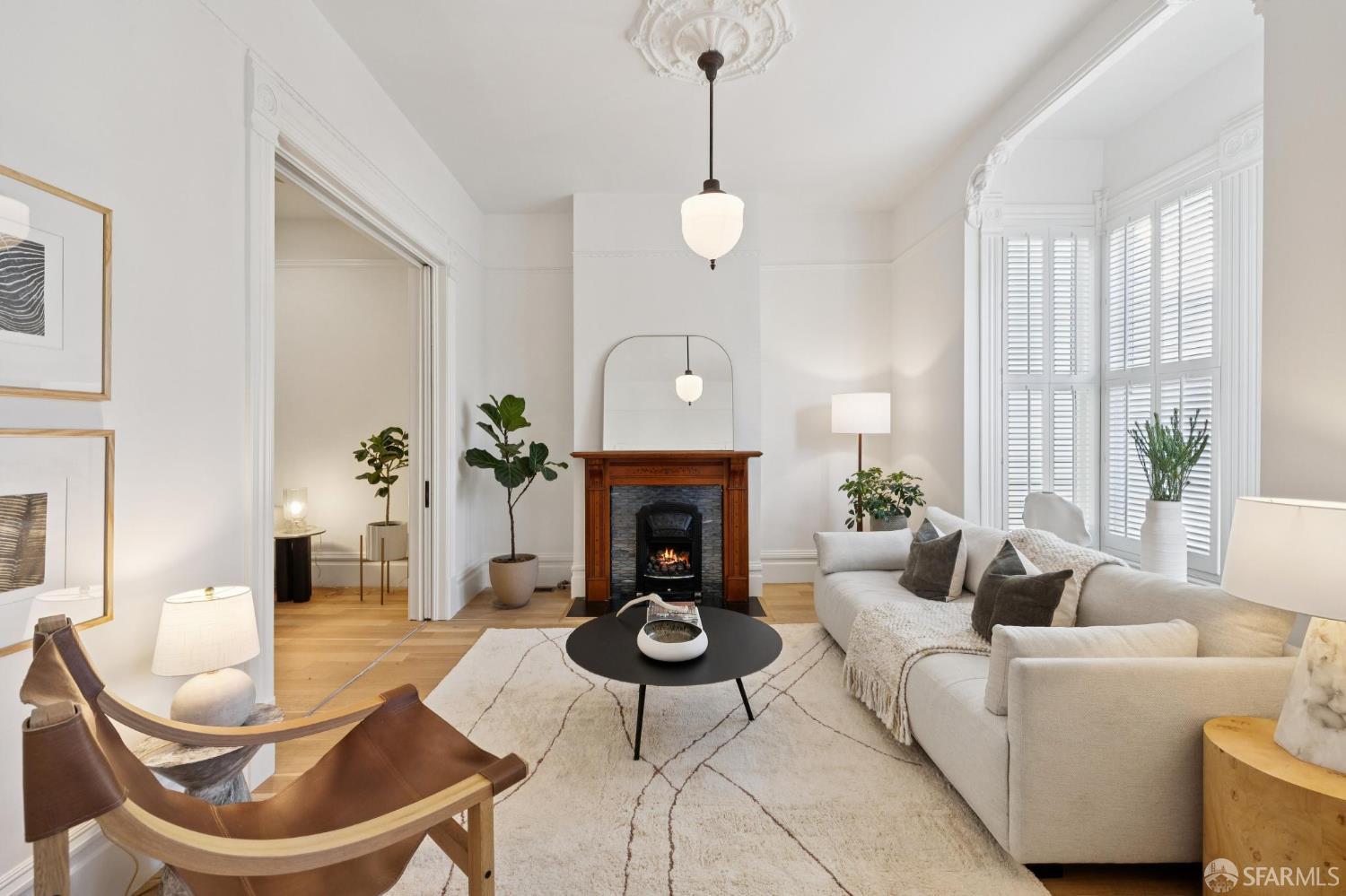 Detail Gallery Image 3 of 39 For 826 Diamond St, San Francisco,  CA 94114 - 4 Beds | 4 Baths