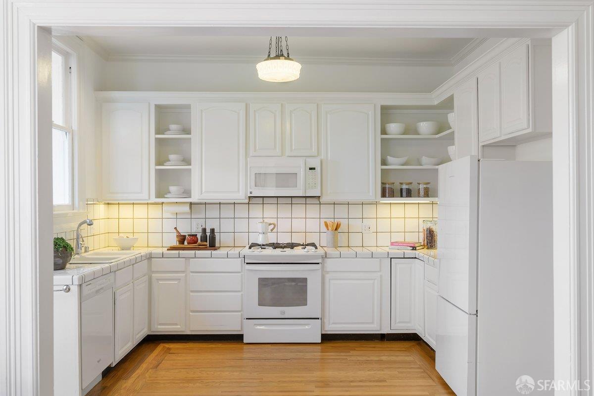 Photo #13: 426100700 Listing: Photo #13