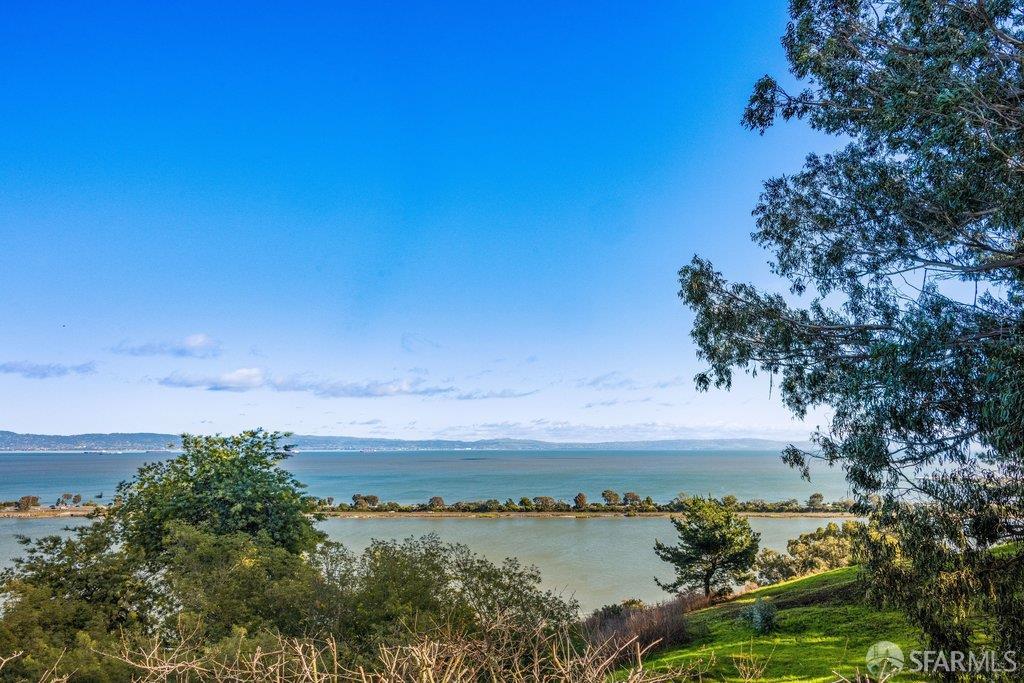 Detail Gallery Image 2 of 65 For 169 Tulare St, Brisbane,  CA 94005 - 4 Beds | 3 Baths