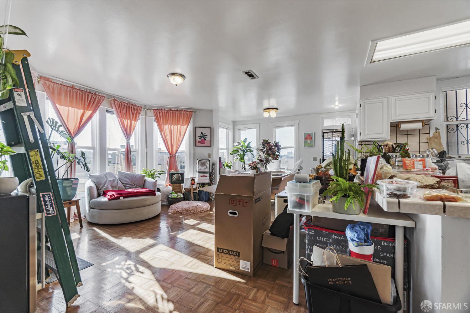 Detail Gallery Image 12 of 72 For 1733 Leavenworth St, San Francisco,  CA 94109 - – Beds | – Baths