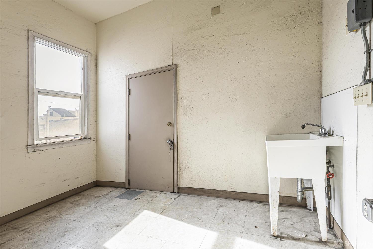 Detail Gallery Image 41 of 72 For 1733 Leavenworth St, San Francisco,  CA 94109 - – Beds | – Baths