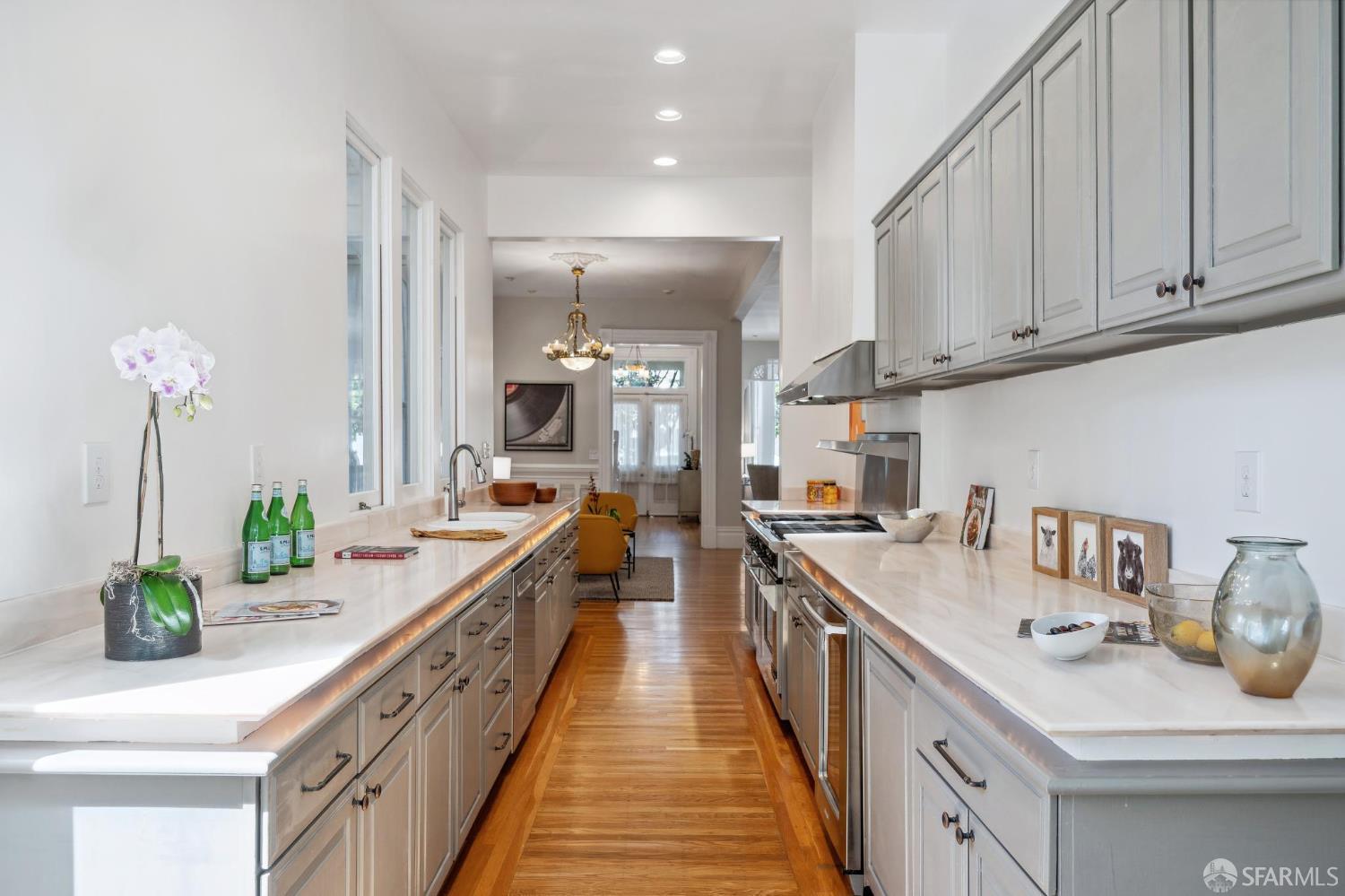 Detail Gallery Image 12 of 34 For 1409 Mcallister St, San Francisco,  CA 94115 - 4 Beds | 3 Baths