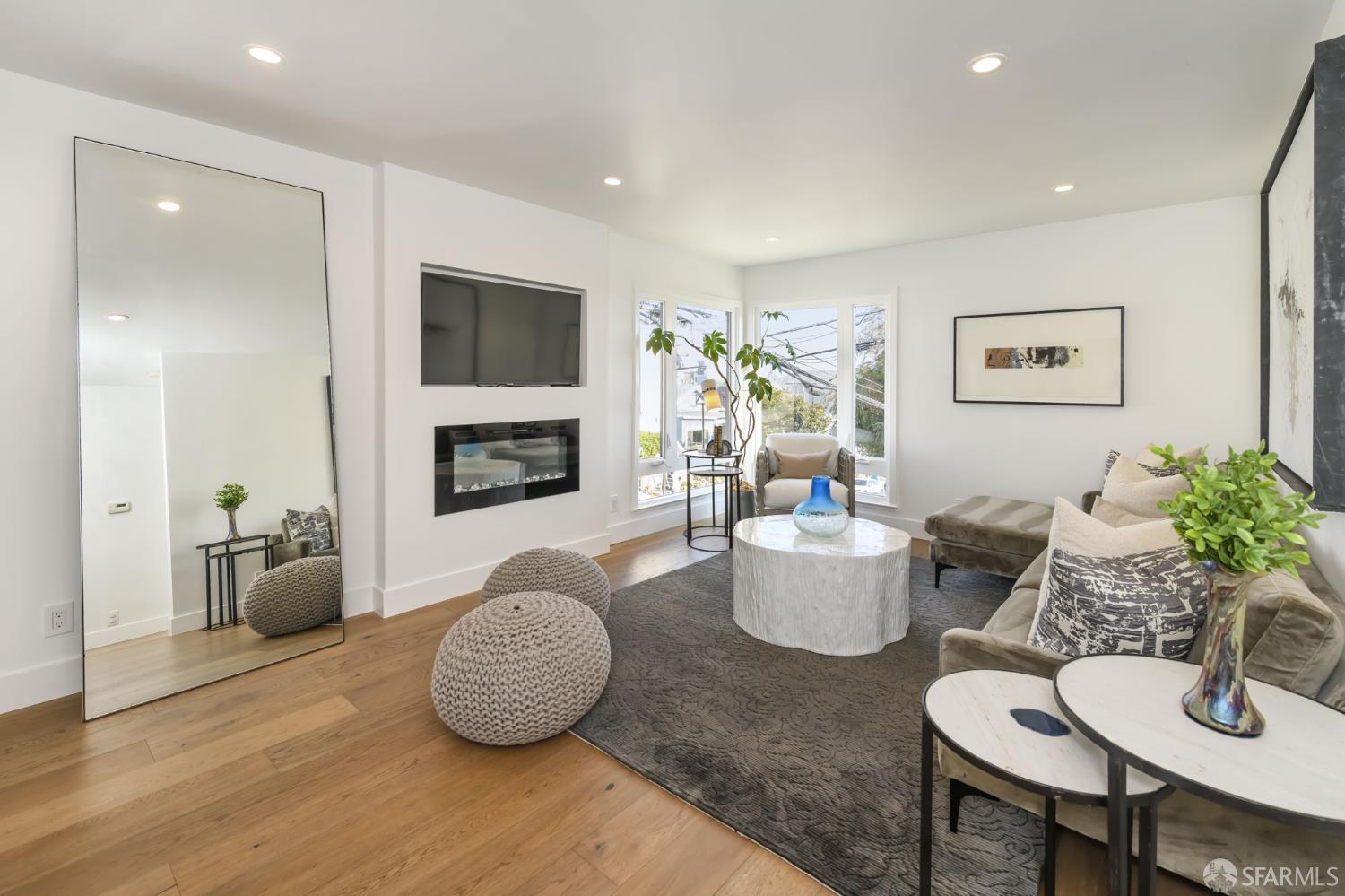 Detail Gallery Image 8 of 27 For 700 Ellsworth St, San Francisco,  CA 94110 - 3 Beds | 2 Baths