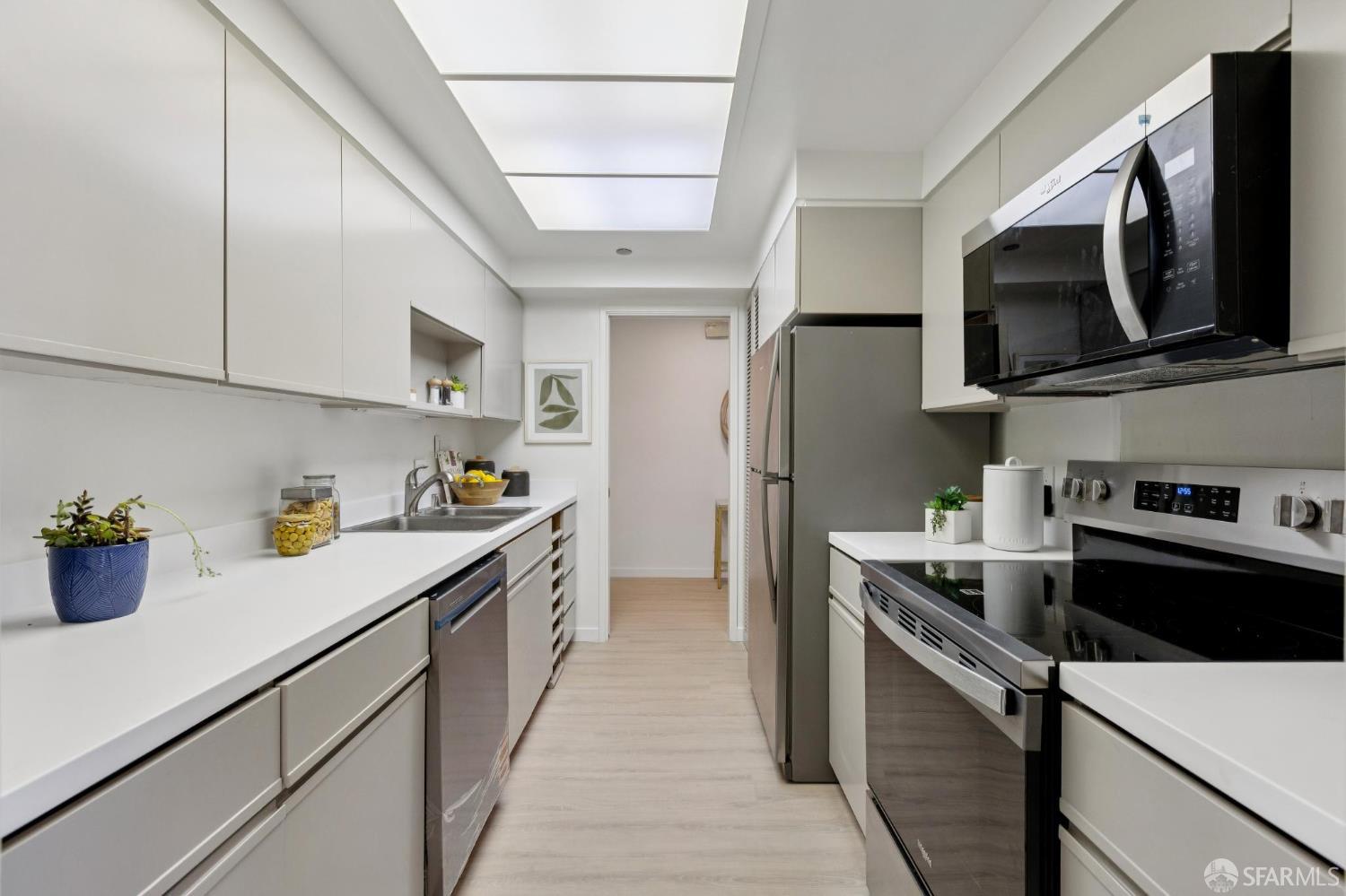 Detail Gallery Image 10 of 61 For 101 Lombard 407w,  San Francisco,  CA 94111 - 2 Beds | 2 Baths