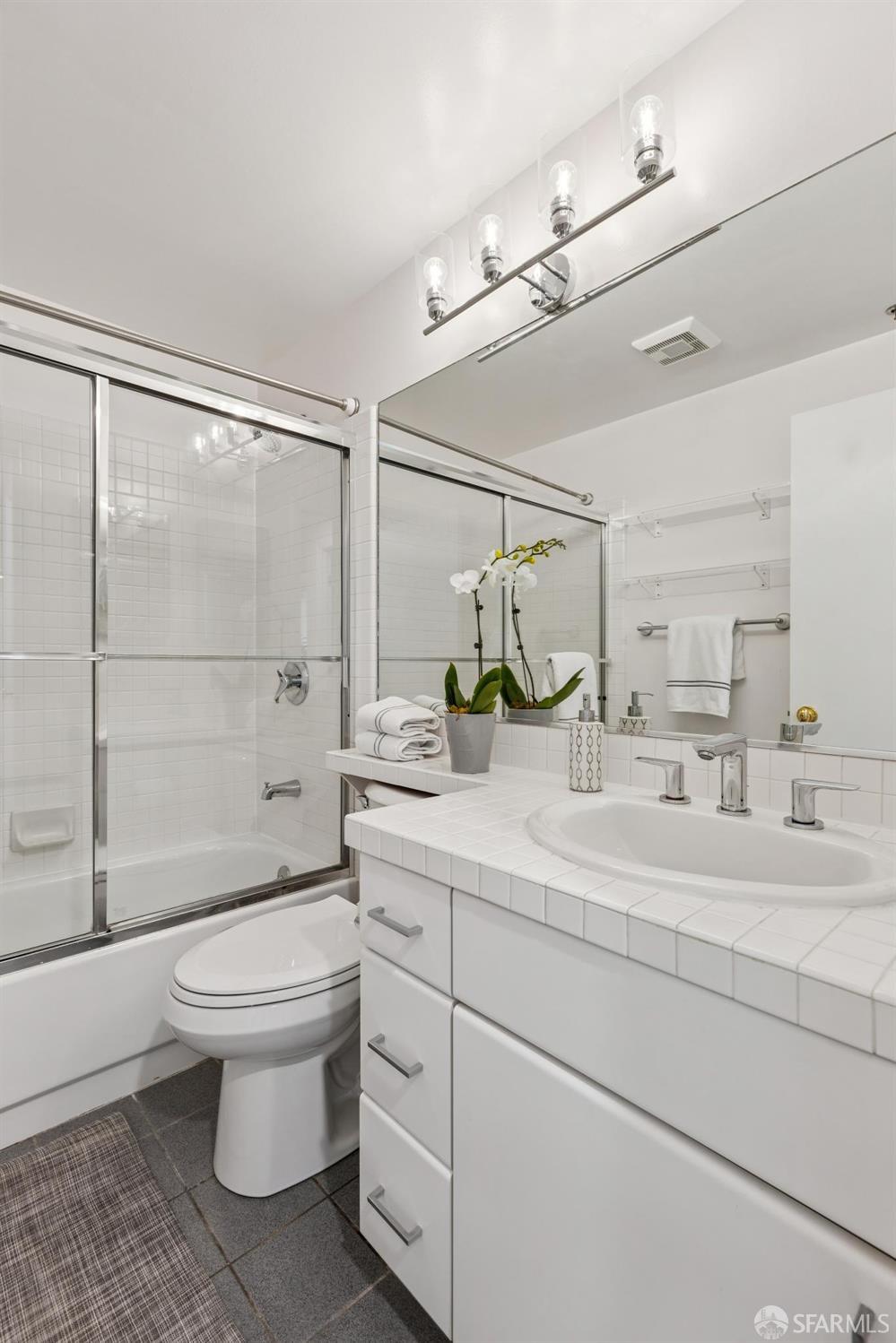 Detail Gallery Image 27 of 39 For 111 Chestnut St #303,  San Francisco,  CA 94111 - 2 Beds | 2 Baths