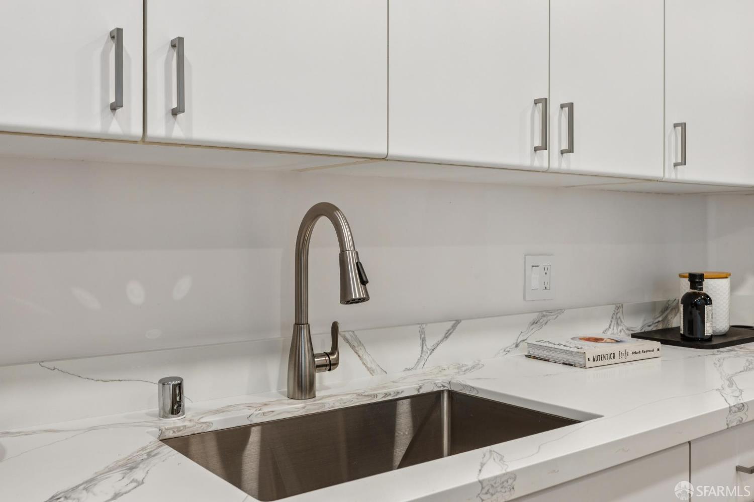 Detail Gallery Image 16 of 39 For 111 Chestnut St #303,  San Francisco,  CA 94111 - 2 Beds | 2 Baths