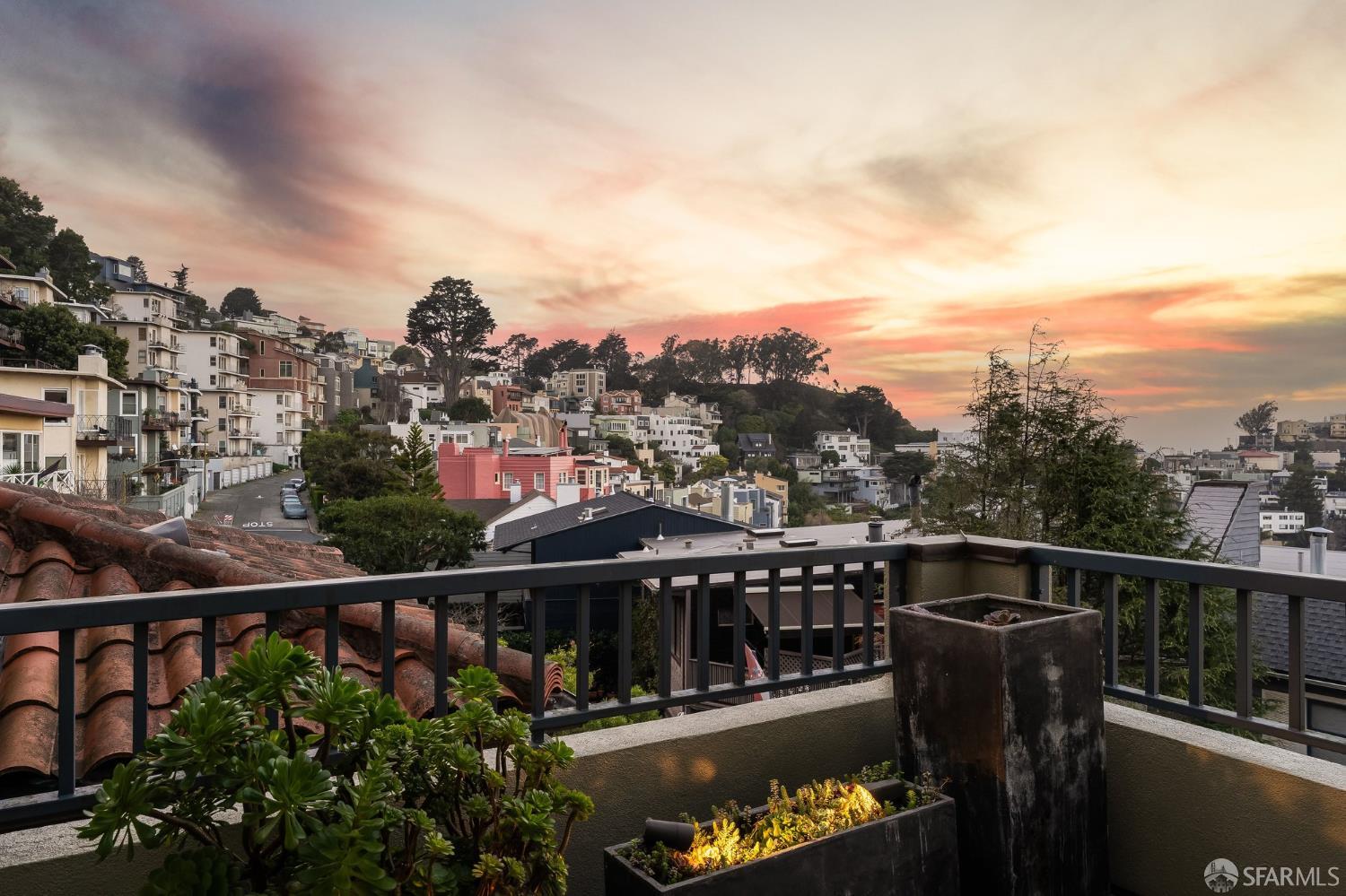 Detail Gallery Image 38 of 50 For 192 Graystone Ter, San Francisco,  CA 94114 - 3 Beds | 2/1 Baths